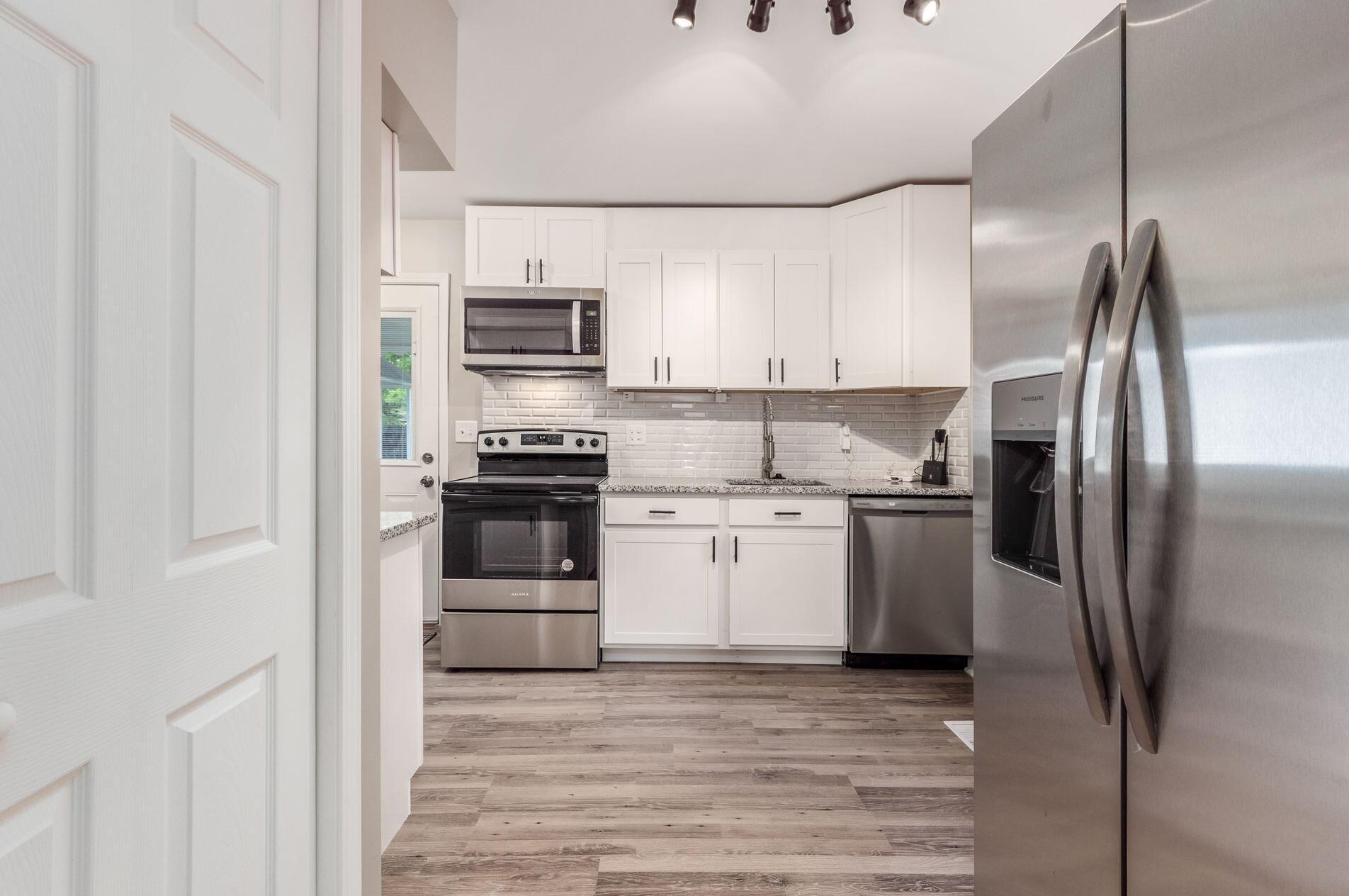 941 Exeter Rd, Columbus OH 43213-2422 exterior