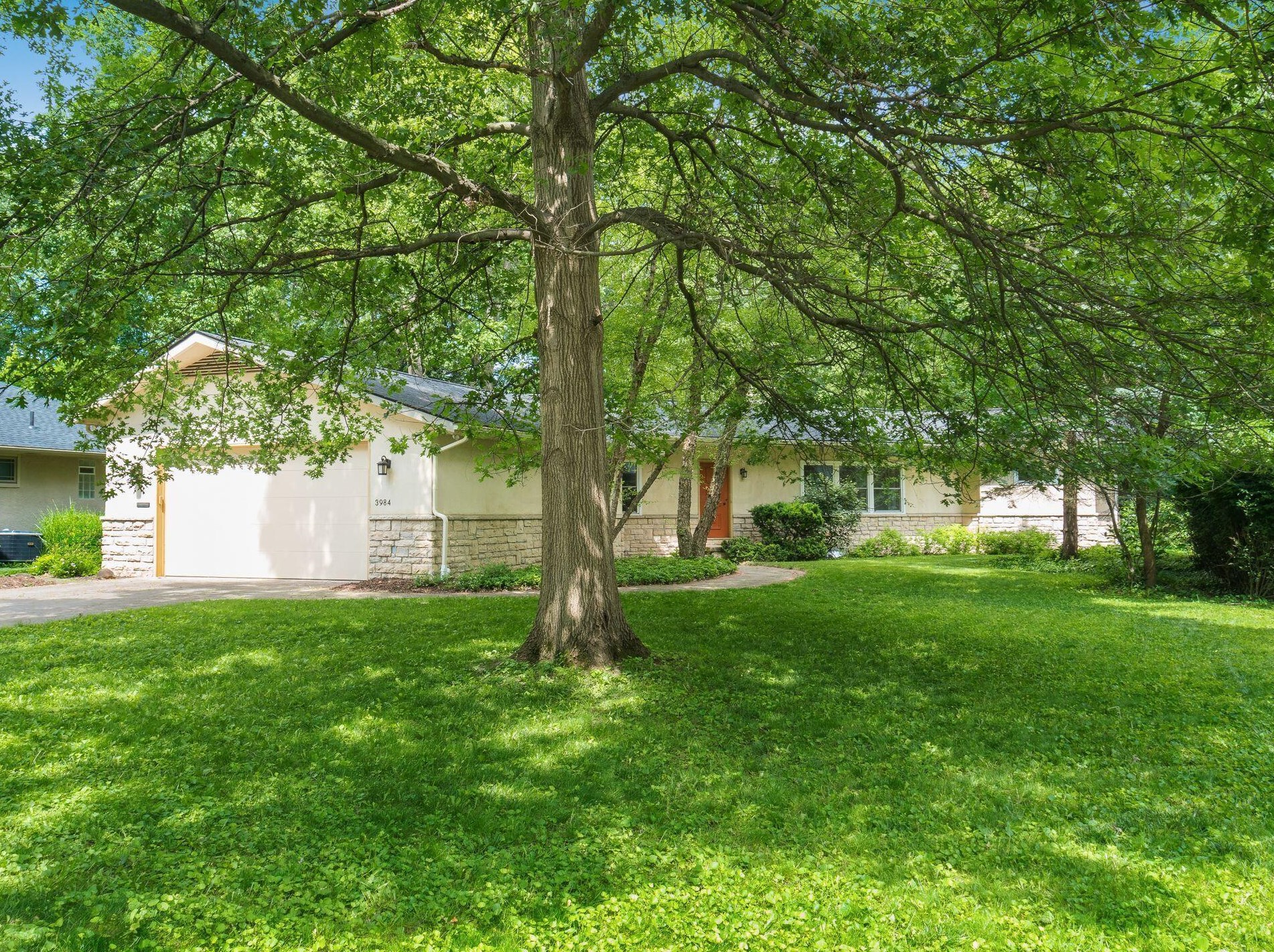 3984 Wynding Dr, Columbus, OH 43214-3135