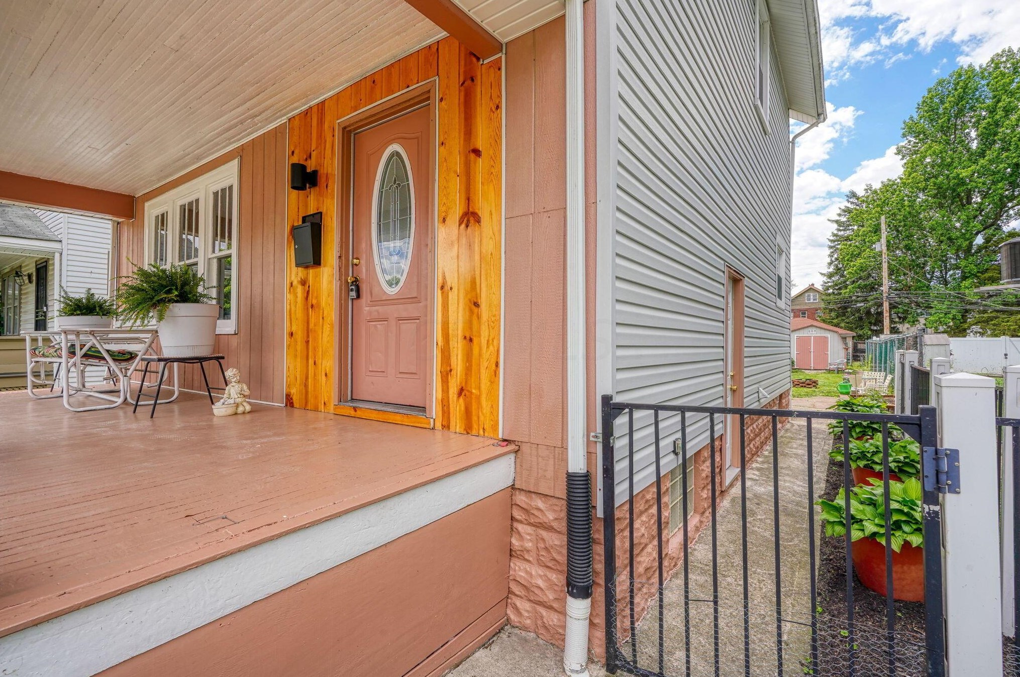 1155 Champion Ave, Columbus OH  43206-3025 exterior