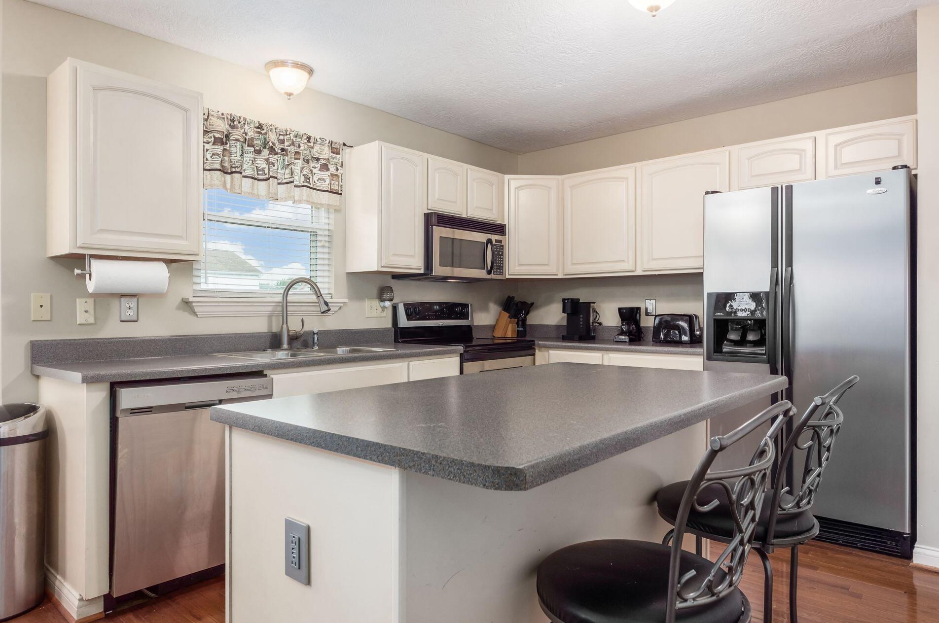 7664 Eagle Creek Dr, Pickerington OH  43147-9515 exterior