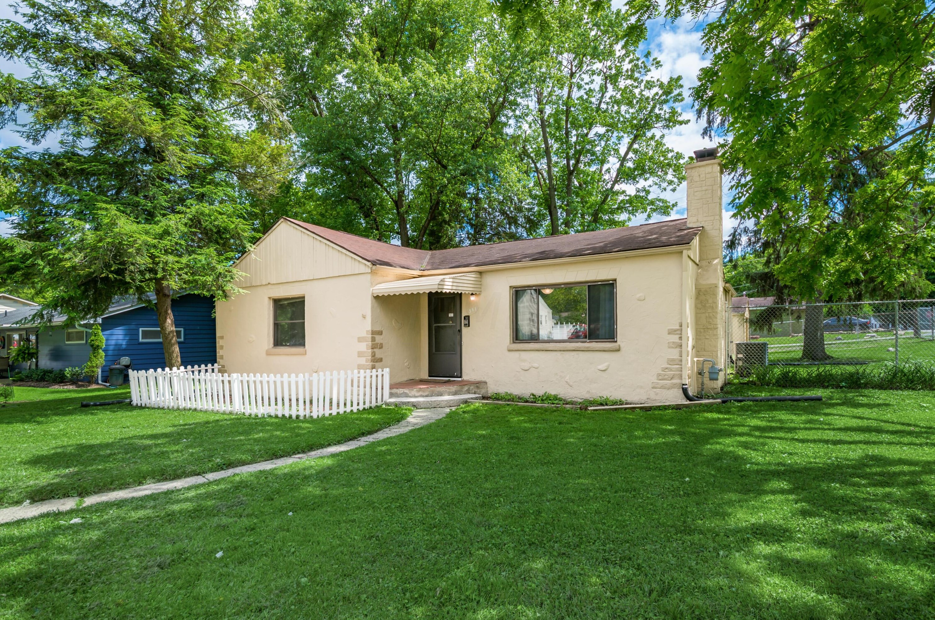 381 Rosslyn Ave, Columbus, OH 43214-1475