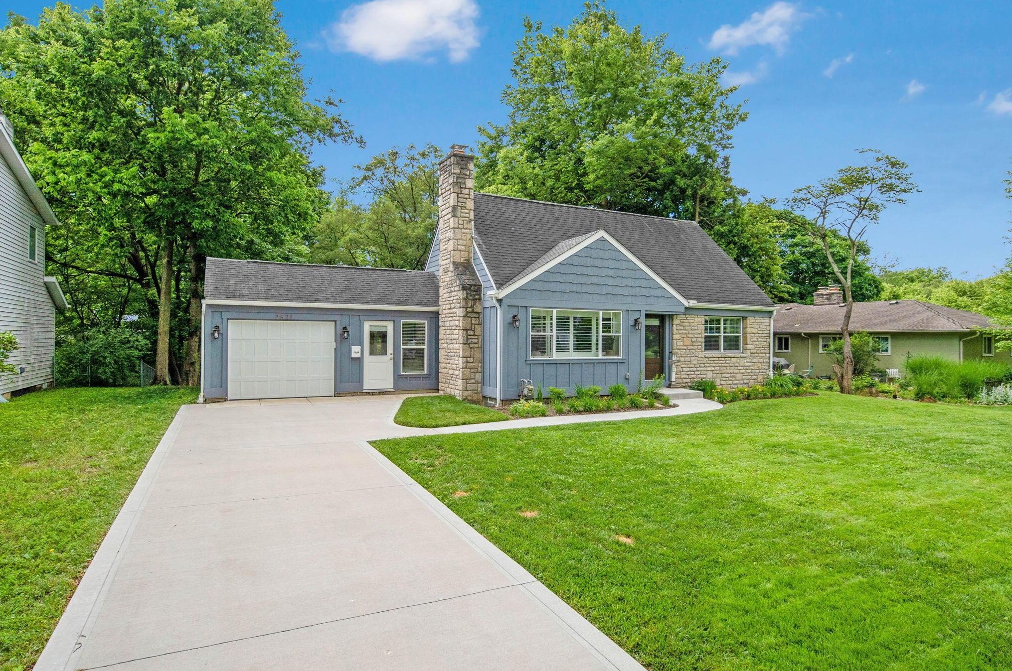 2621 Wickliffe Rd, Columbus, OH 43221-1839