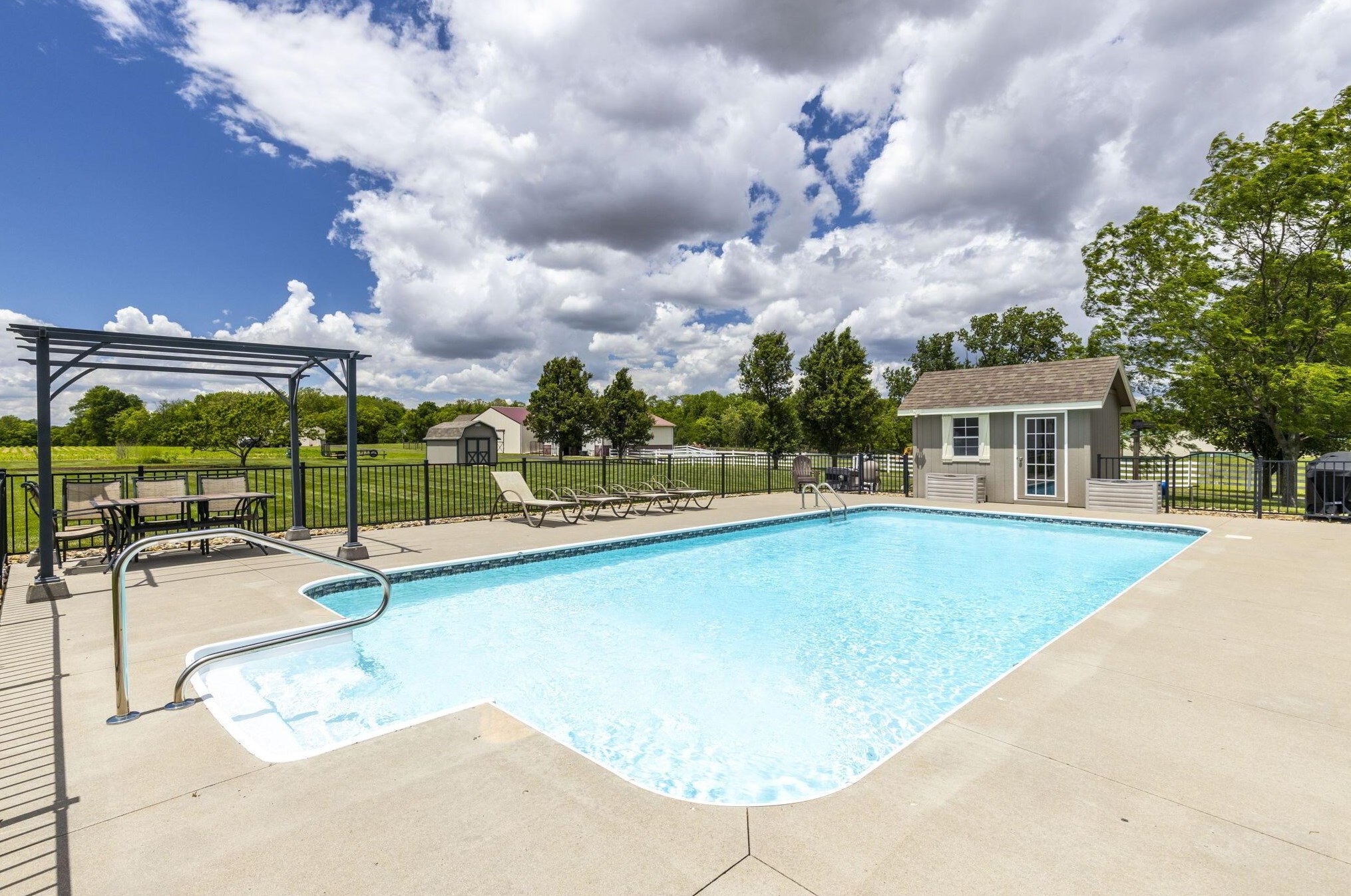 14501 Walnut Crk, Ashville OH  43103-9351 exterior