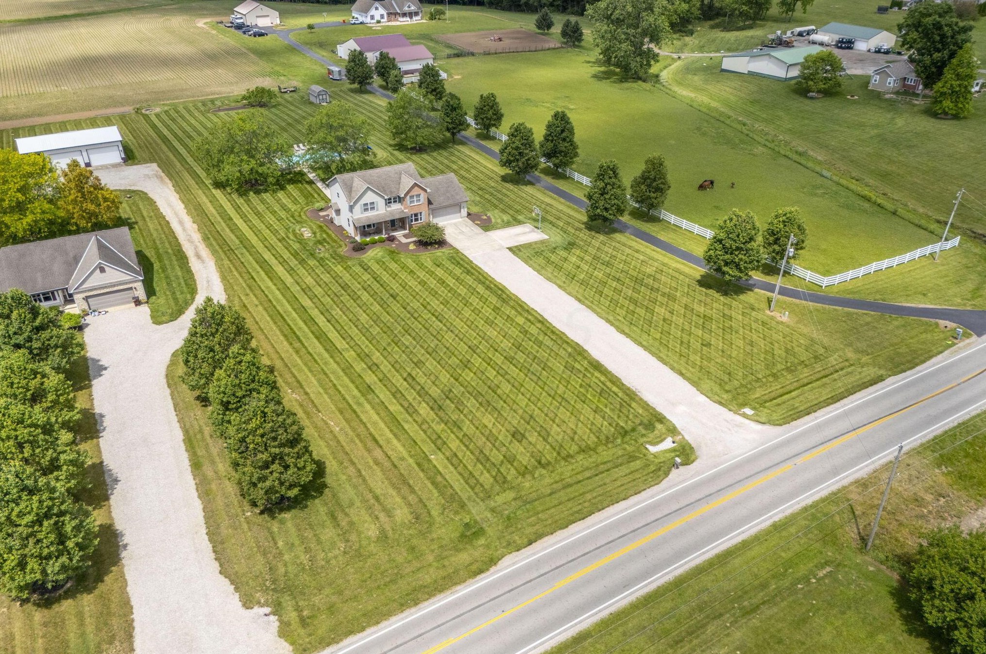 14501 Walnut Crk, Ashville OH  43103-9351 exterior