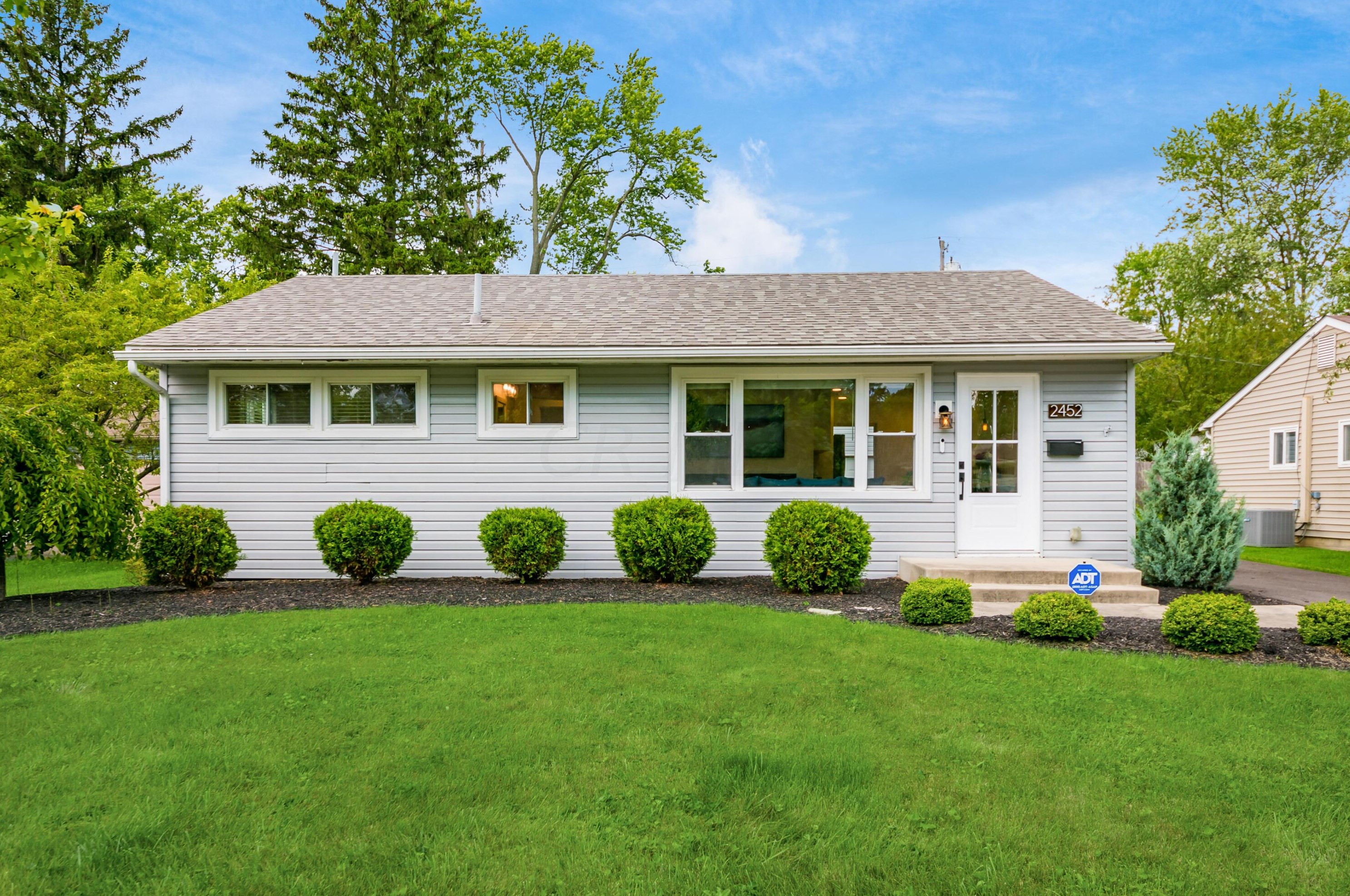 2452 Woodstock Rd, Columbus, OH 43221-1846