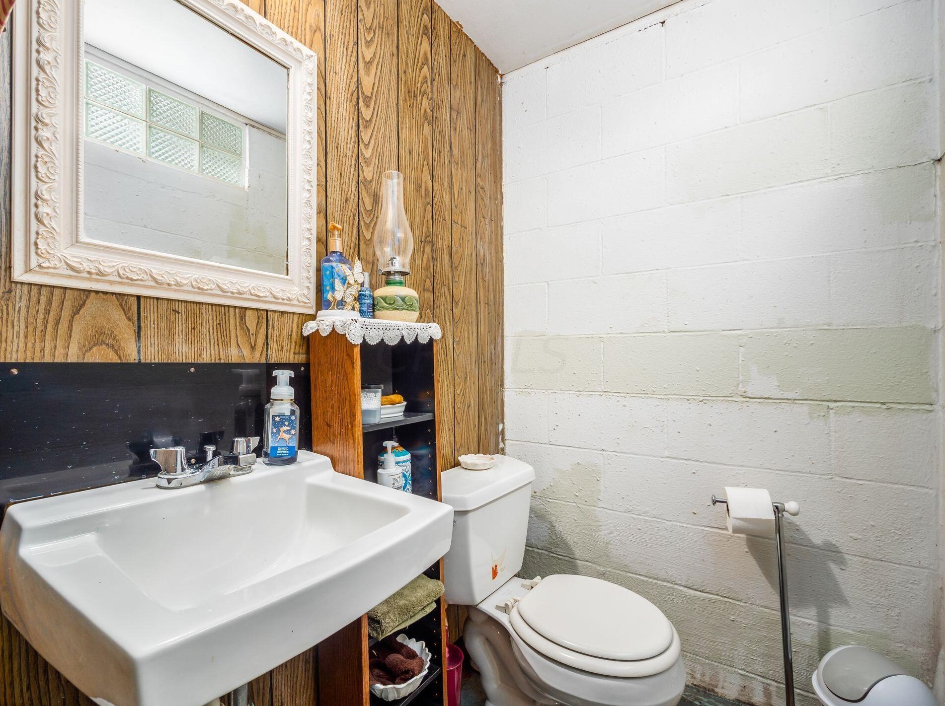 333 Buena Vis Ave, Columbus OH 43228-1189 exterior