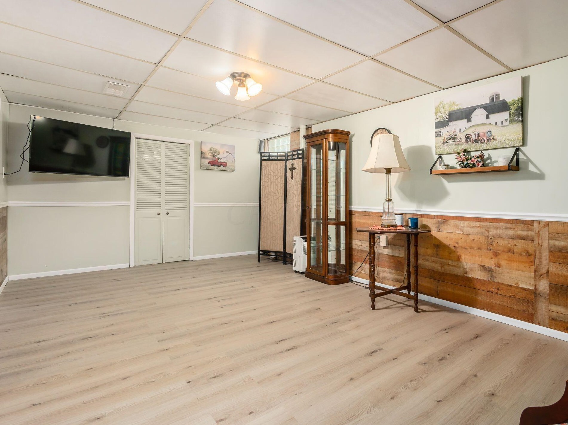 333 Buena Vis Ave, Columbus OH 43228-1189 exterior