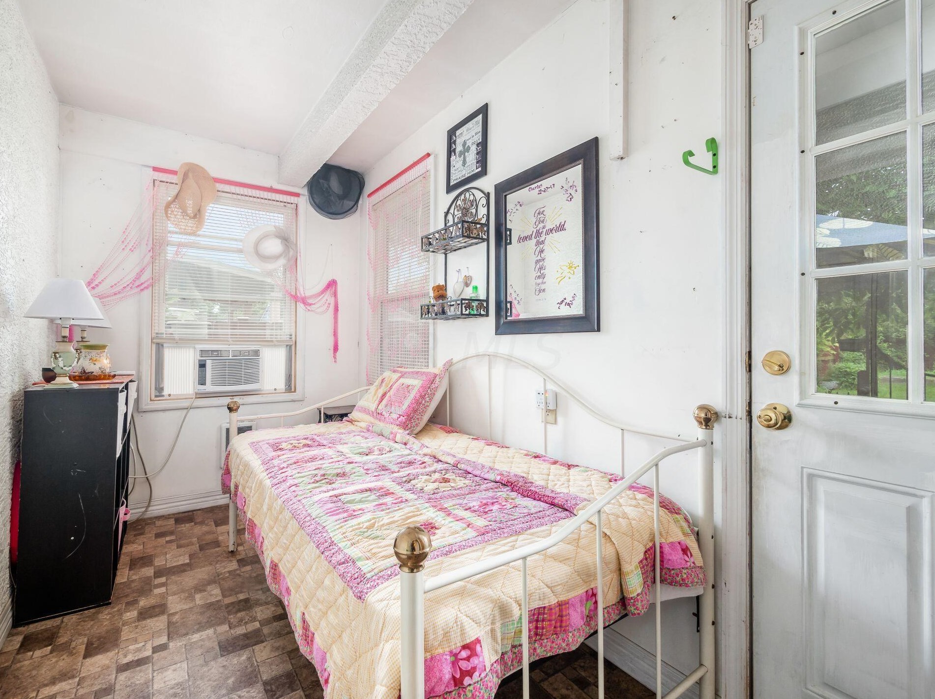 333 Buena Vis Ave, Columbus OH 43228-1189 exterior