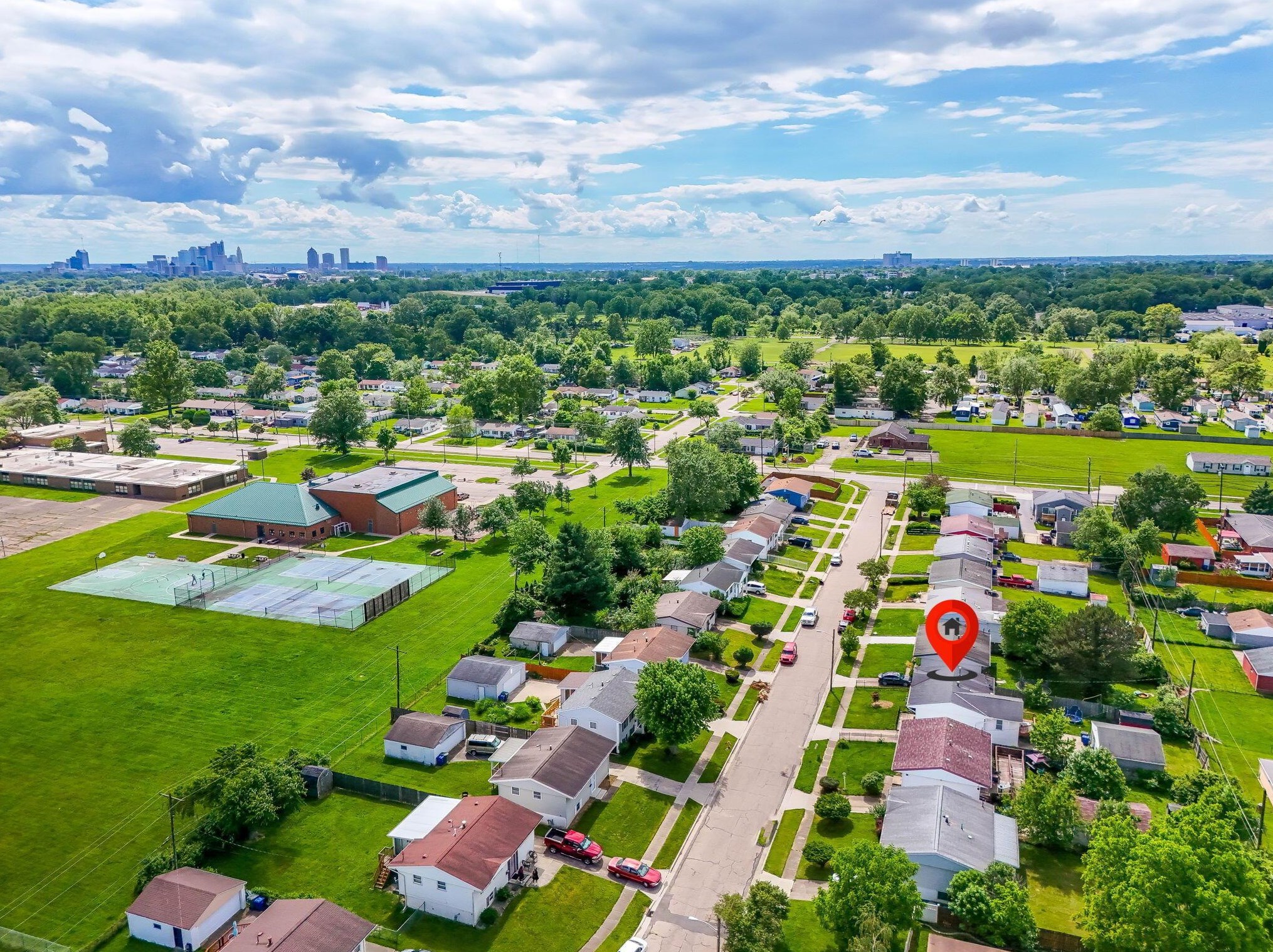 2176 Lisa Dr, Columbus OH 43219-2035 exterior