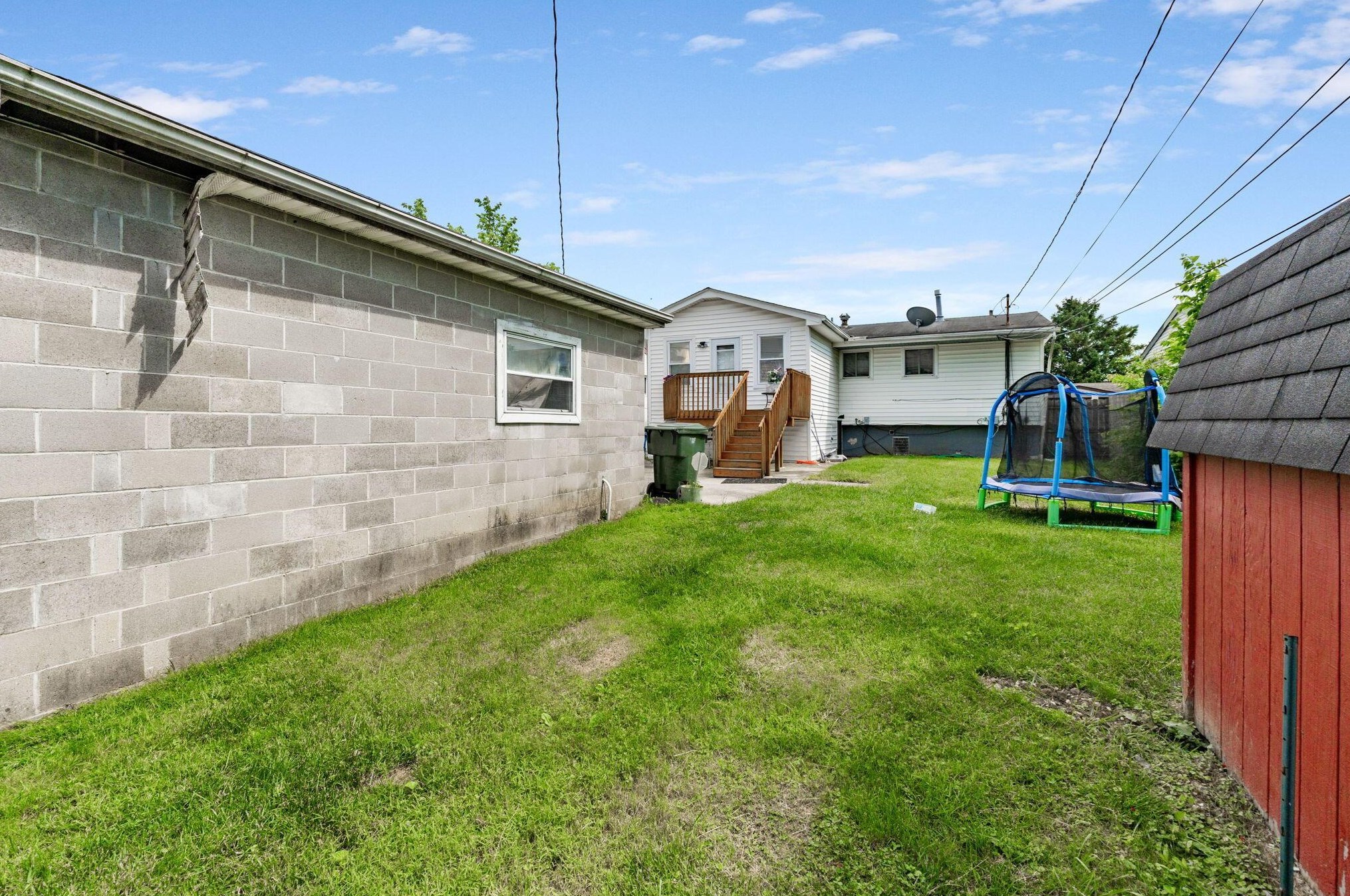 2176 Lisa Dr, Columbus OH 43219-2035 exterior