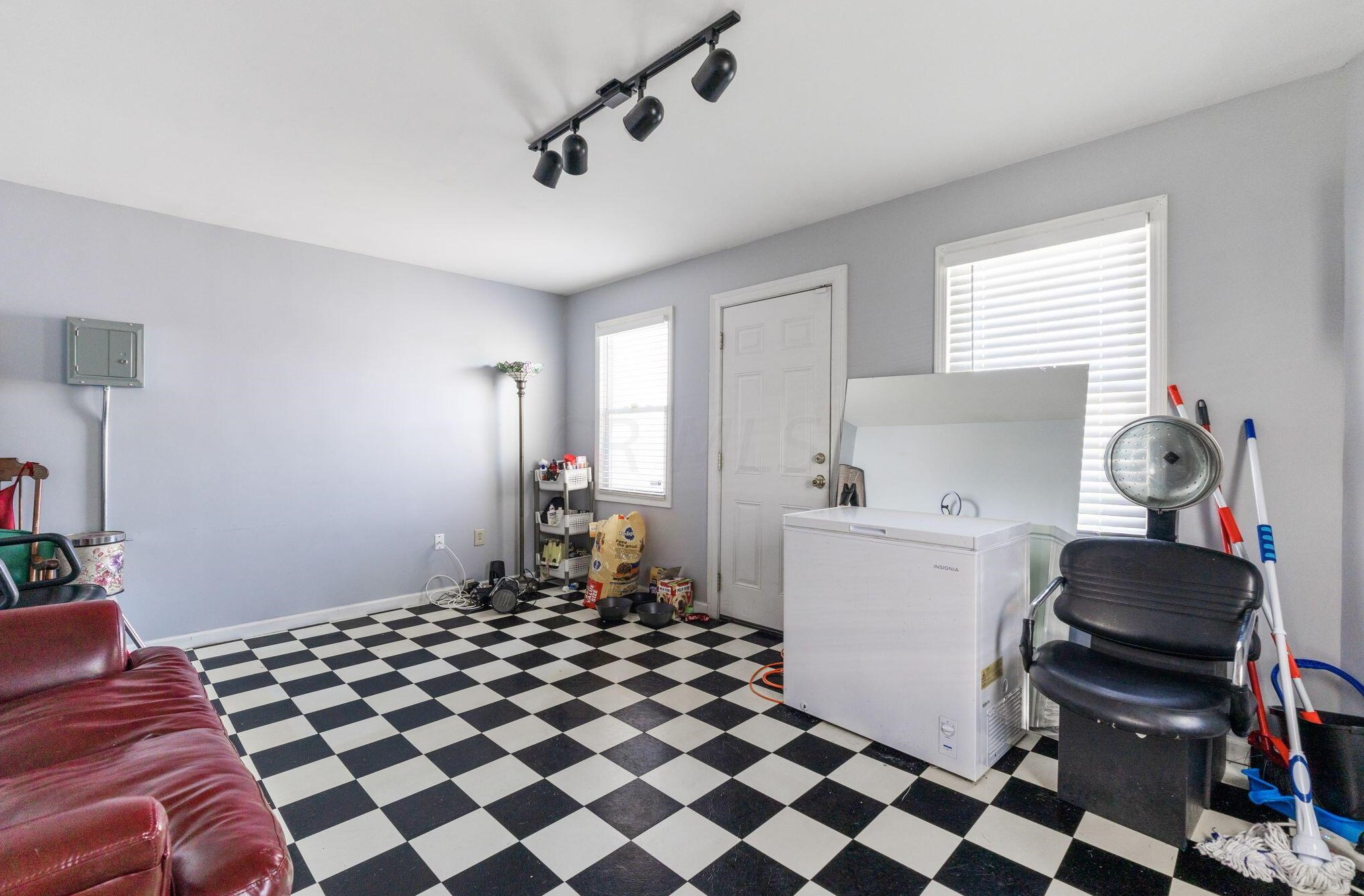 2176 Lisa Dr, Columbus OH 43219-2035 exterior