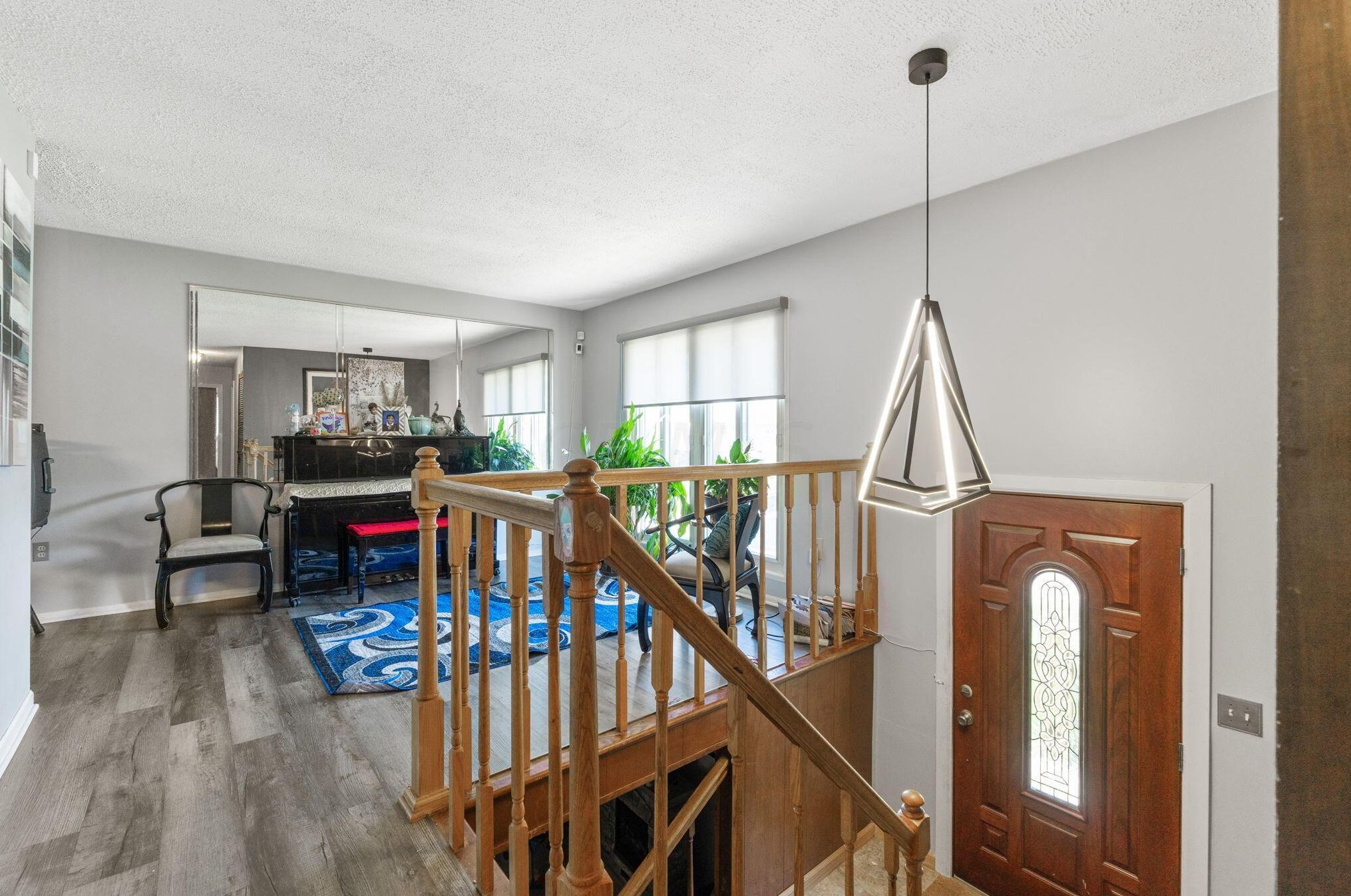 2176 Lisa Dr, Columbus OH 43219-2035 exterior