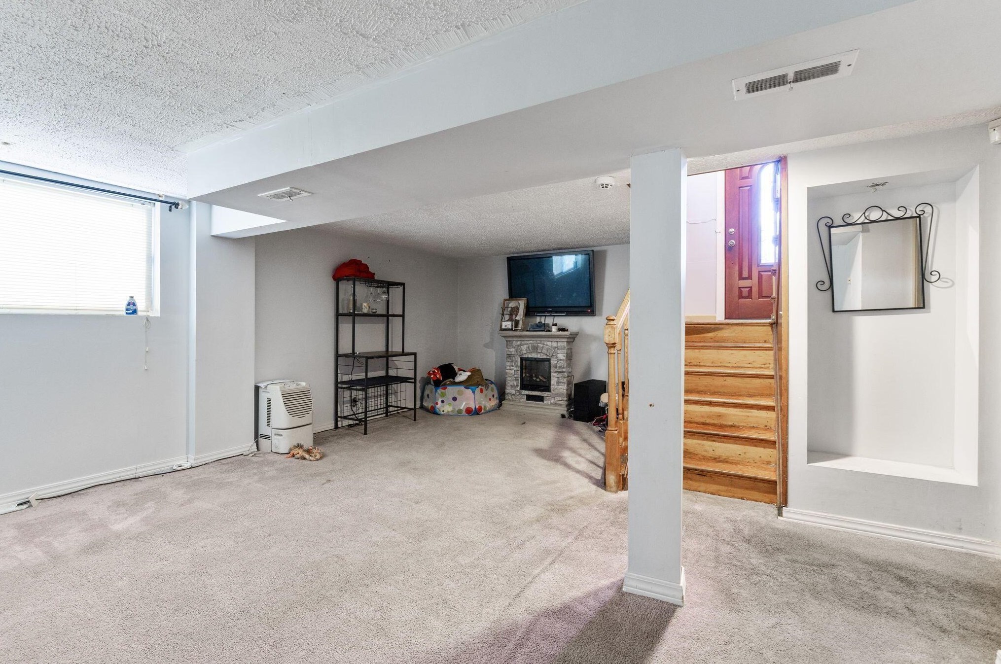 2176 Lisa Dr, Columbus OH 43219-2035 exterior