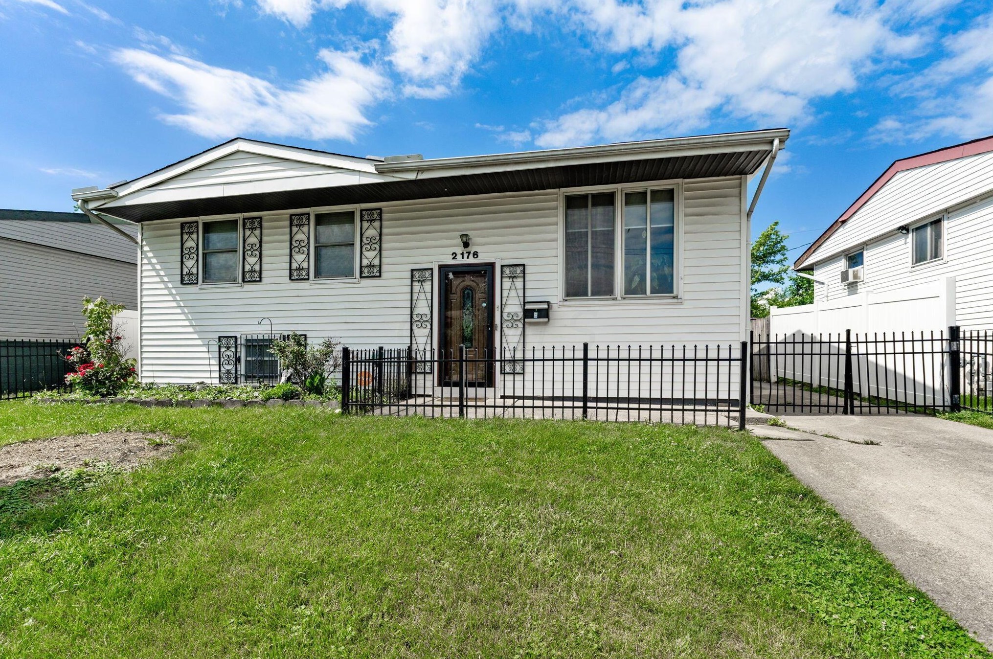 2176 Lisa Dr, Columbus, OH 43219-2036