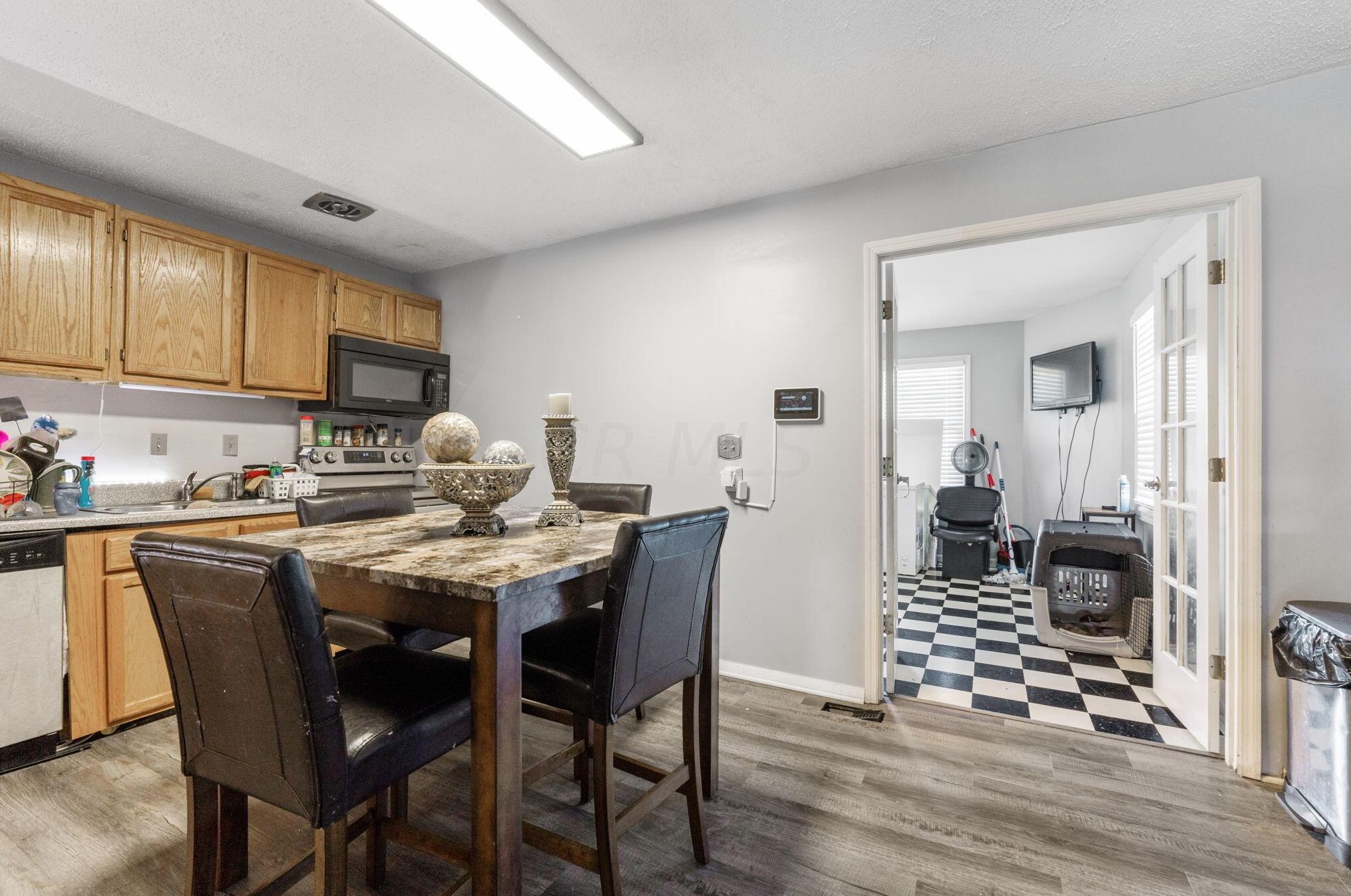 2176 Lisa Dr, Columbus OH 43219-2035 exterior