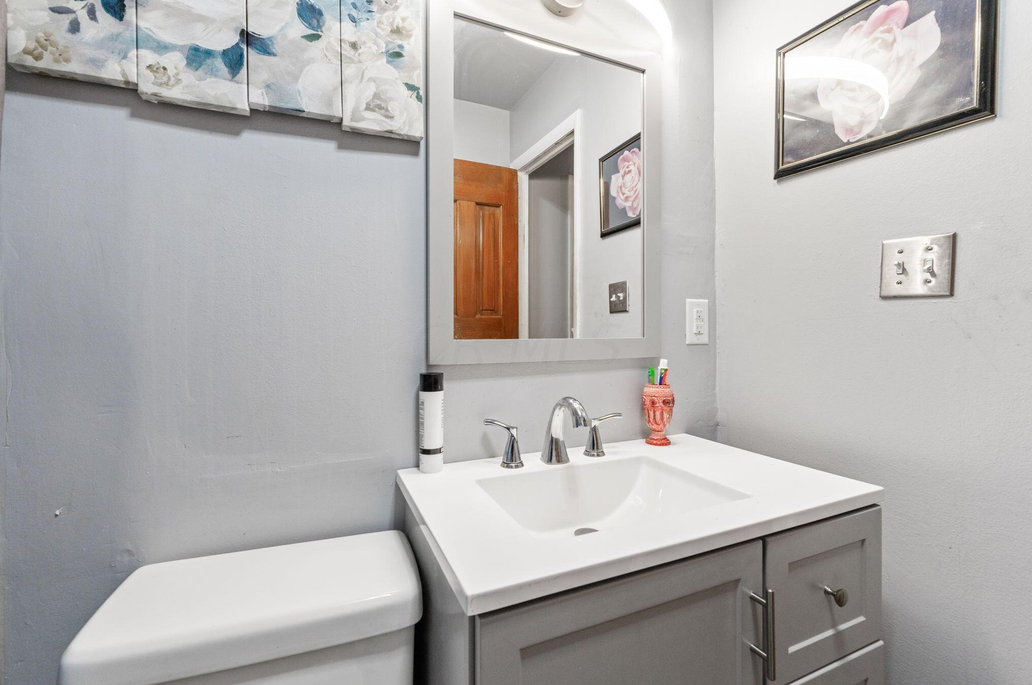 2176 Lisa Dr, Columbus OH 43219-2035 exterior