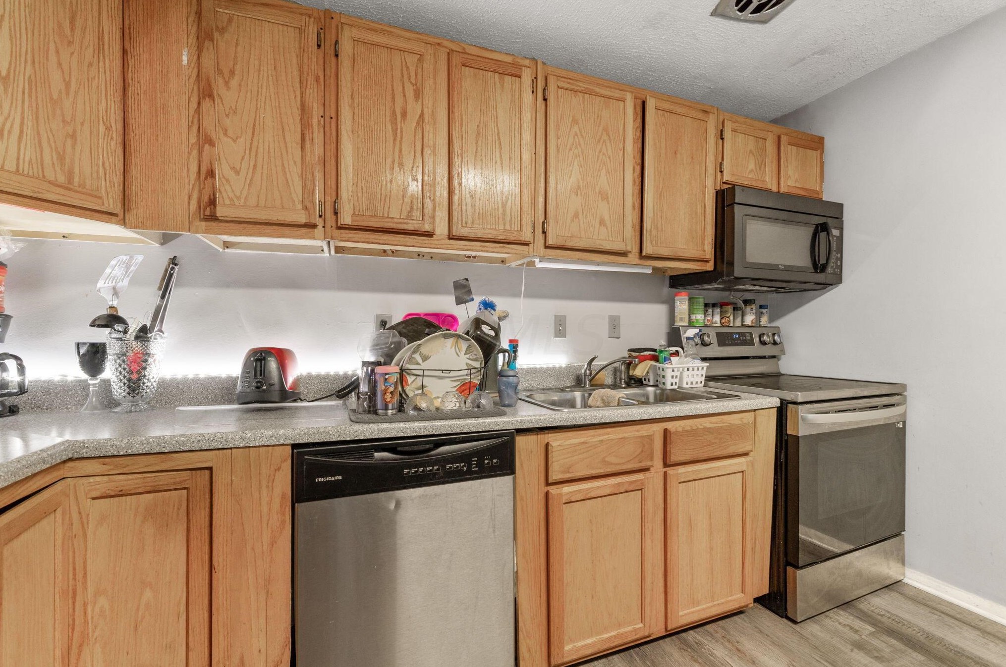 2176 Lisa Dr, Columbus OH 43219-2035 exterior