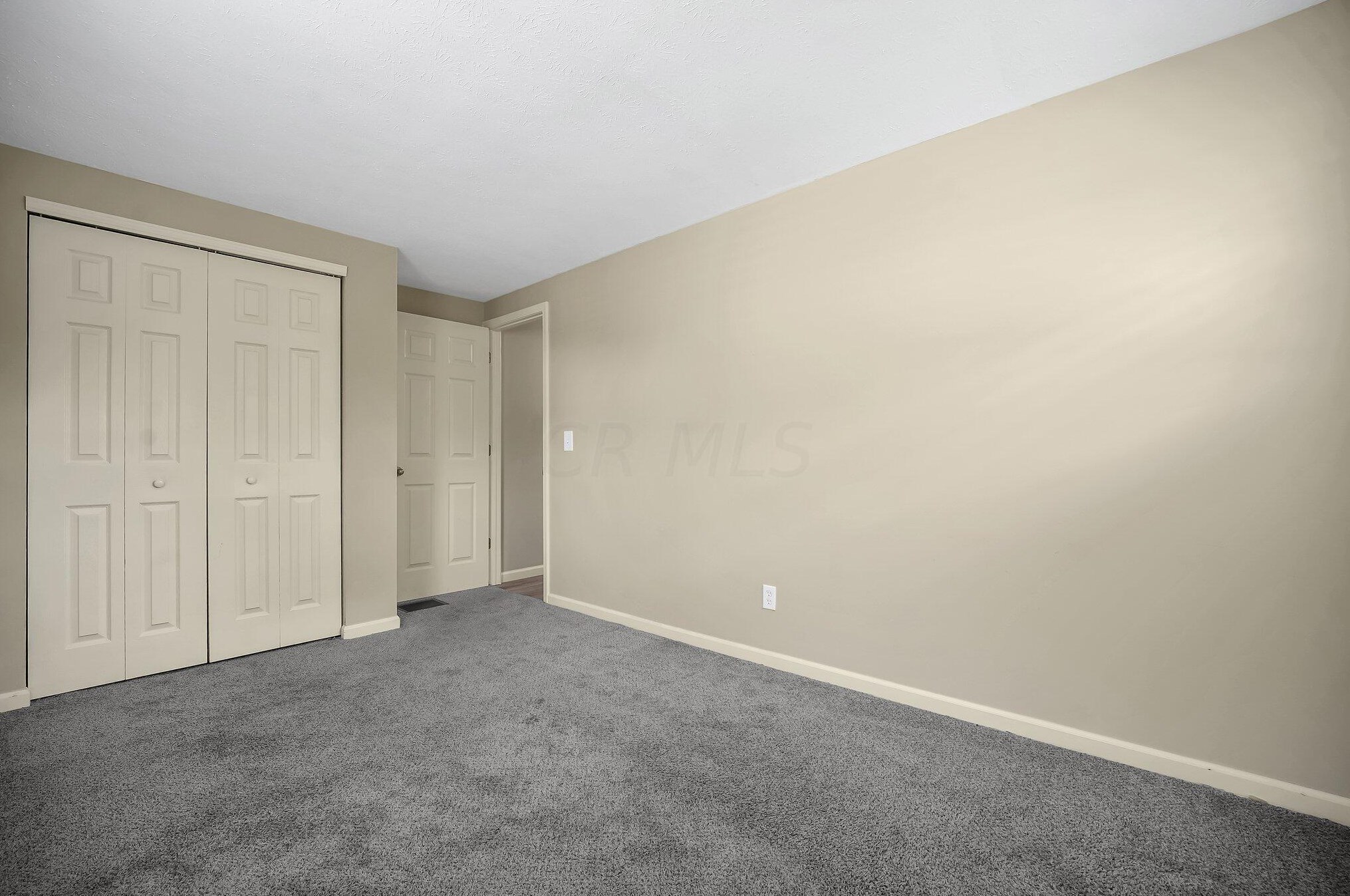 991 Wedgewood Dr, Columbus OH  43228-3142 exterior