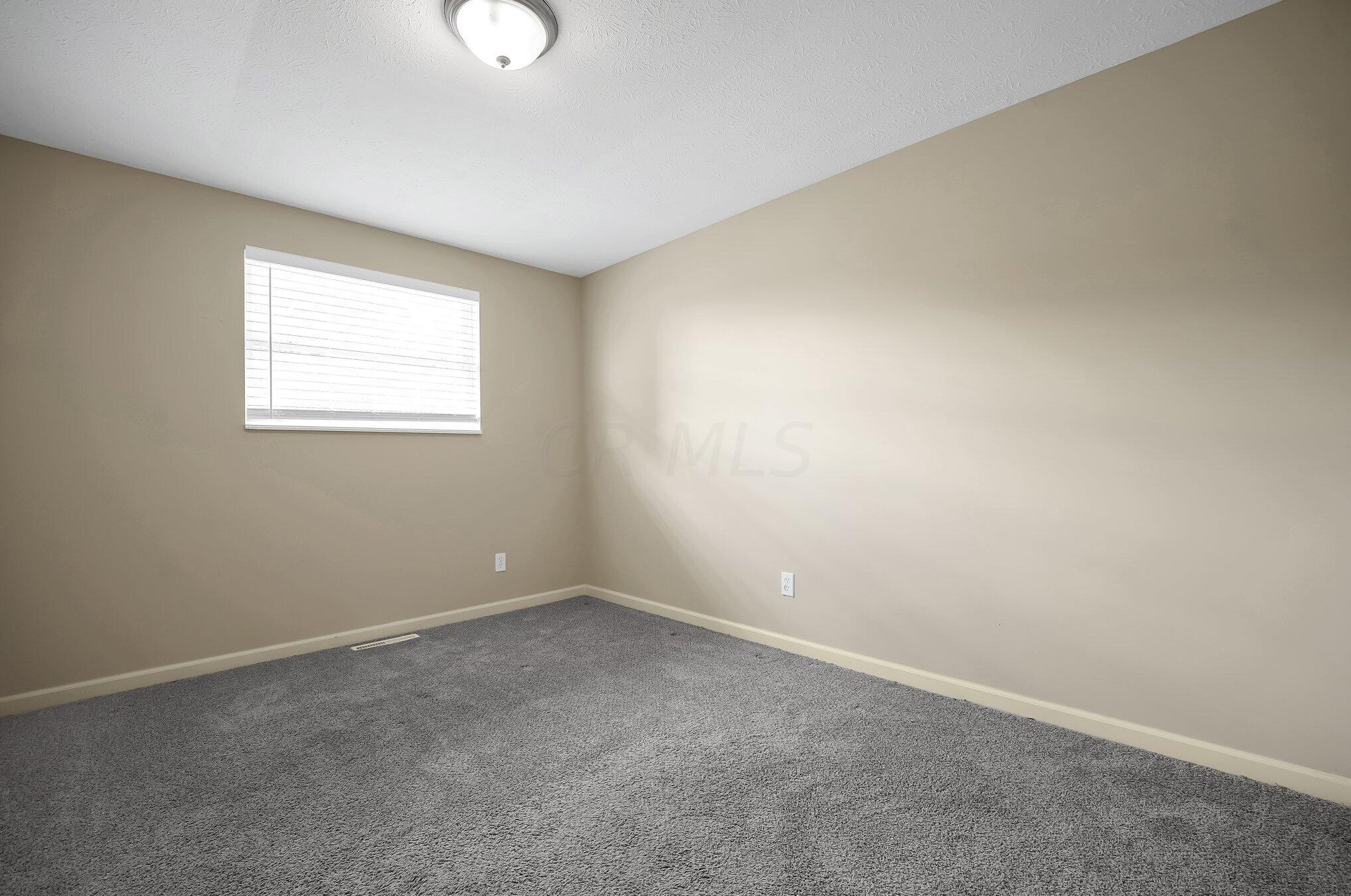 991 Wedgewood Dr, Columbus OH  43228-3142 exterior