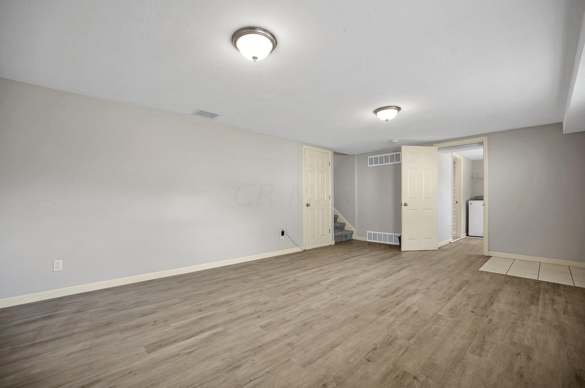 991 Wedgewood Dr, Columbus OH  43228-3142 exterior