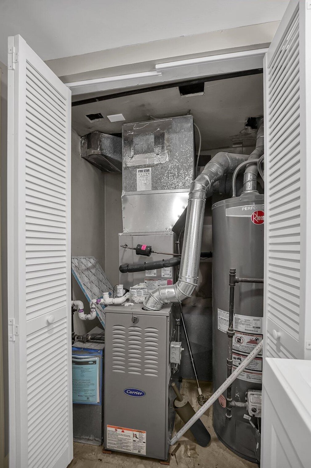 991 Wedgewood Dr, Columbus OH  43228-3142 exterior