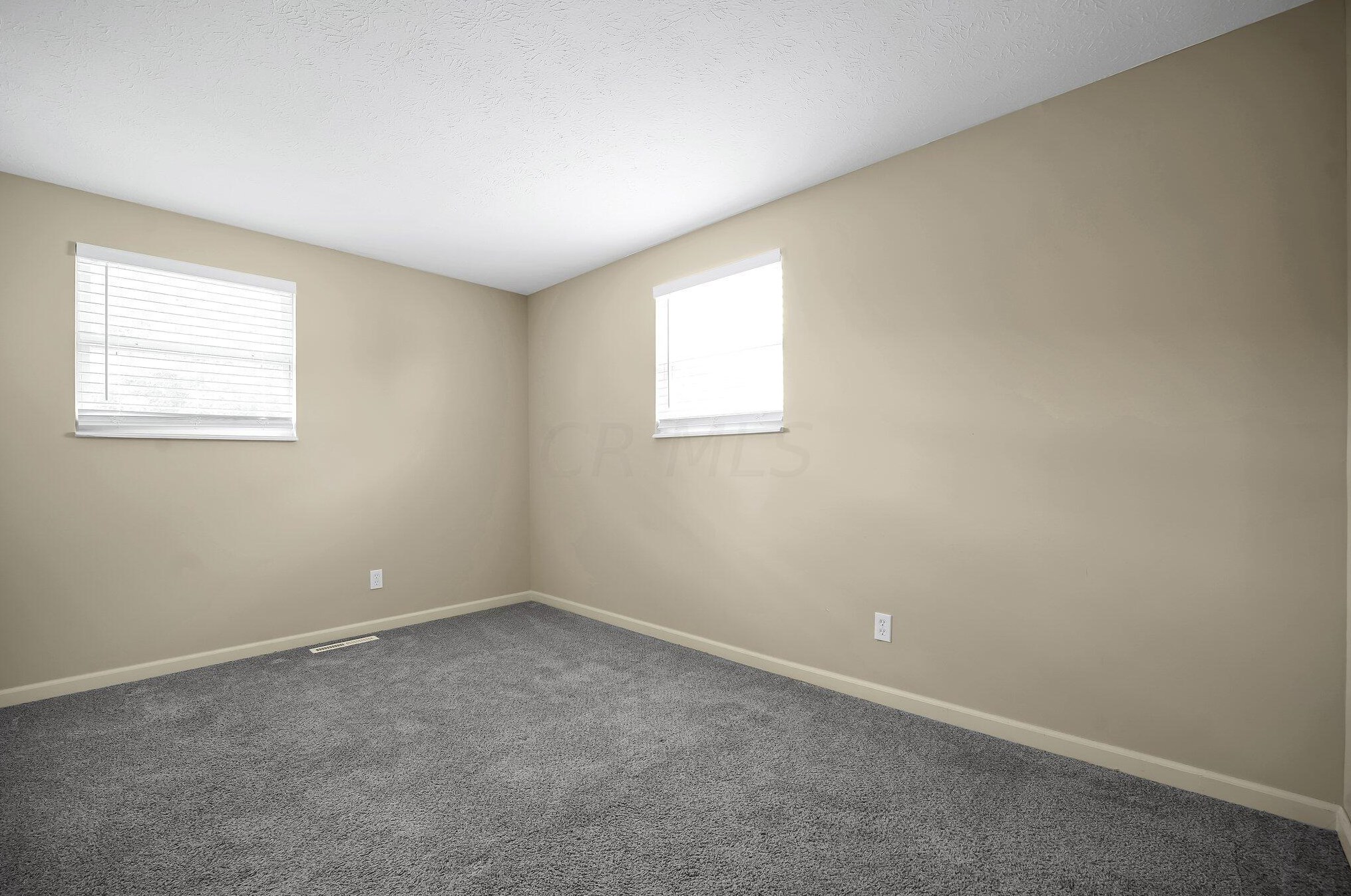 991 Wedgewood Dr, Columbus OH  43228-3142 exterior