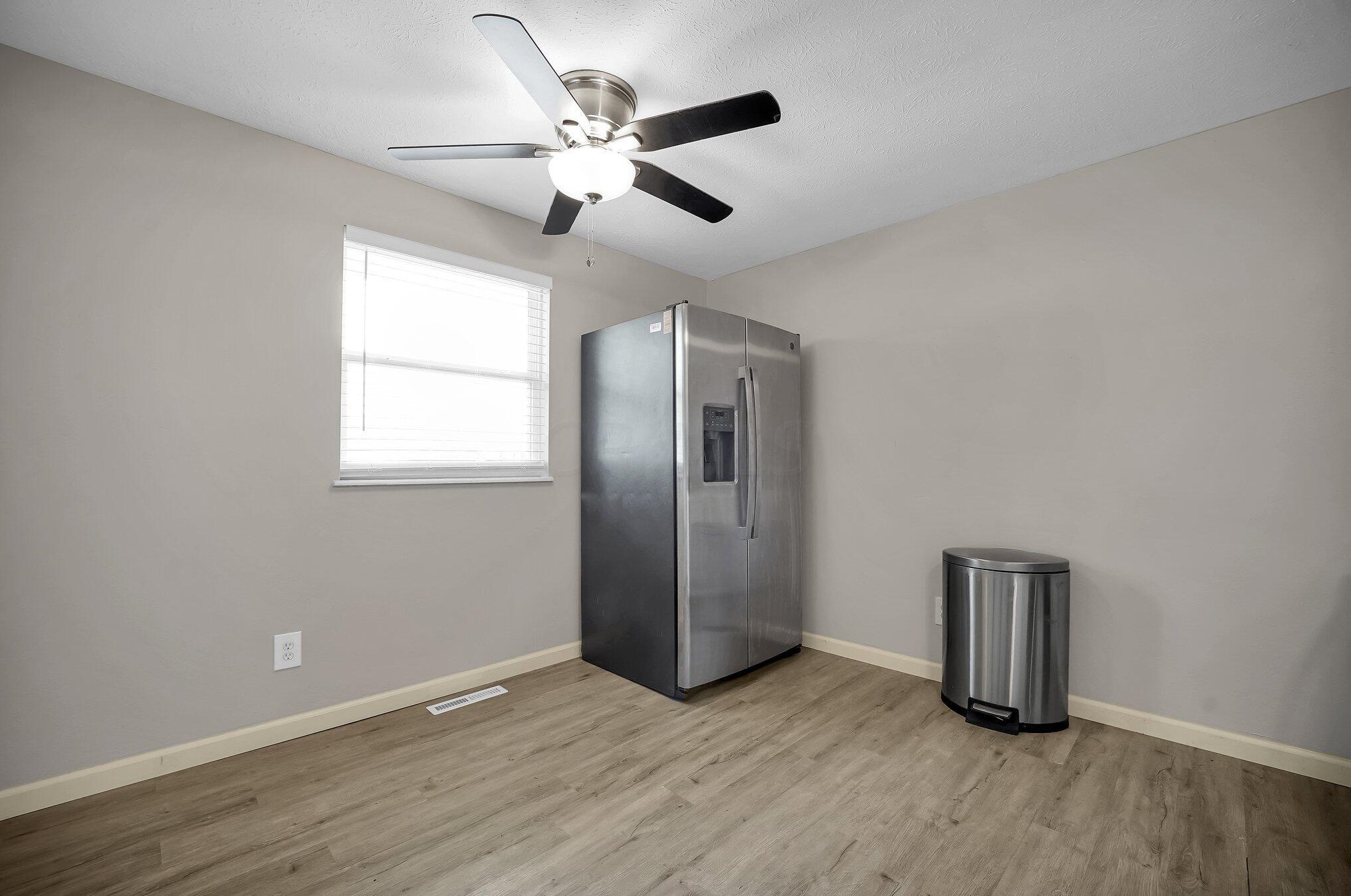 991 Wedgewood Dr, Columbus OH  43228-3142 exterior