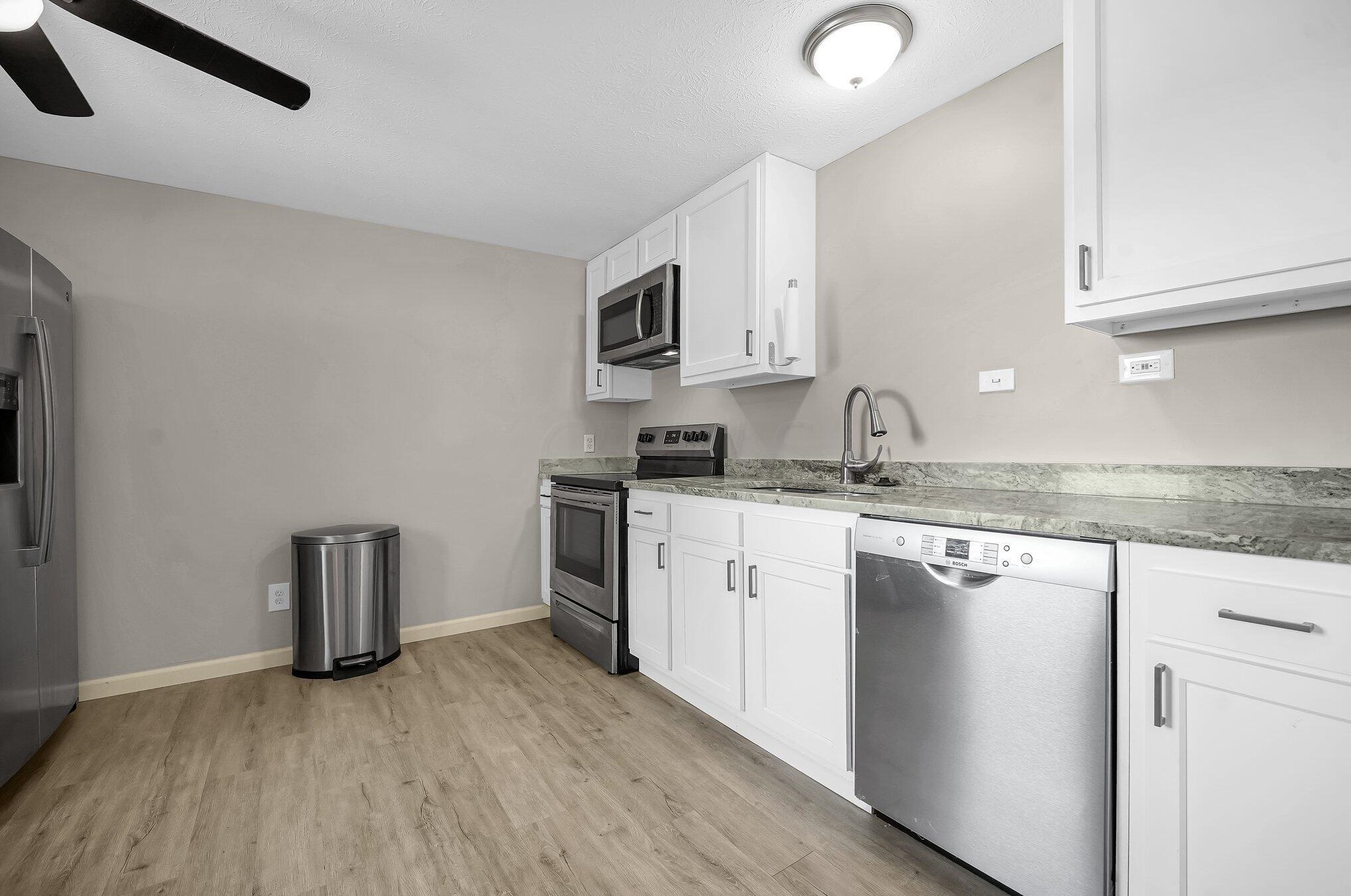 991 Wedgewood Dr, Columbus OH  43228-3142 exterior