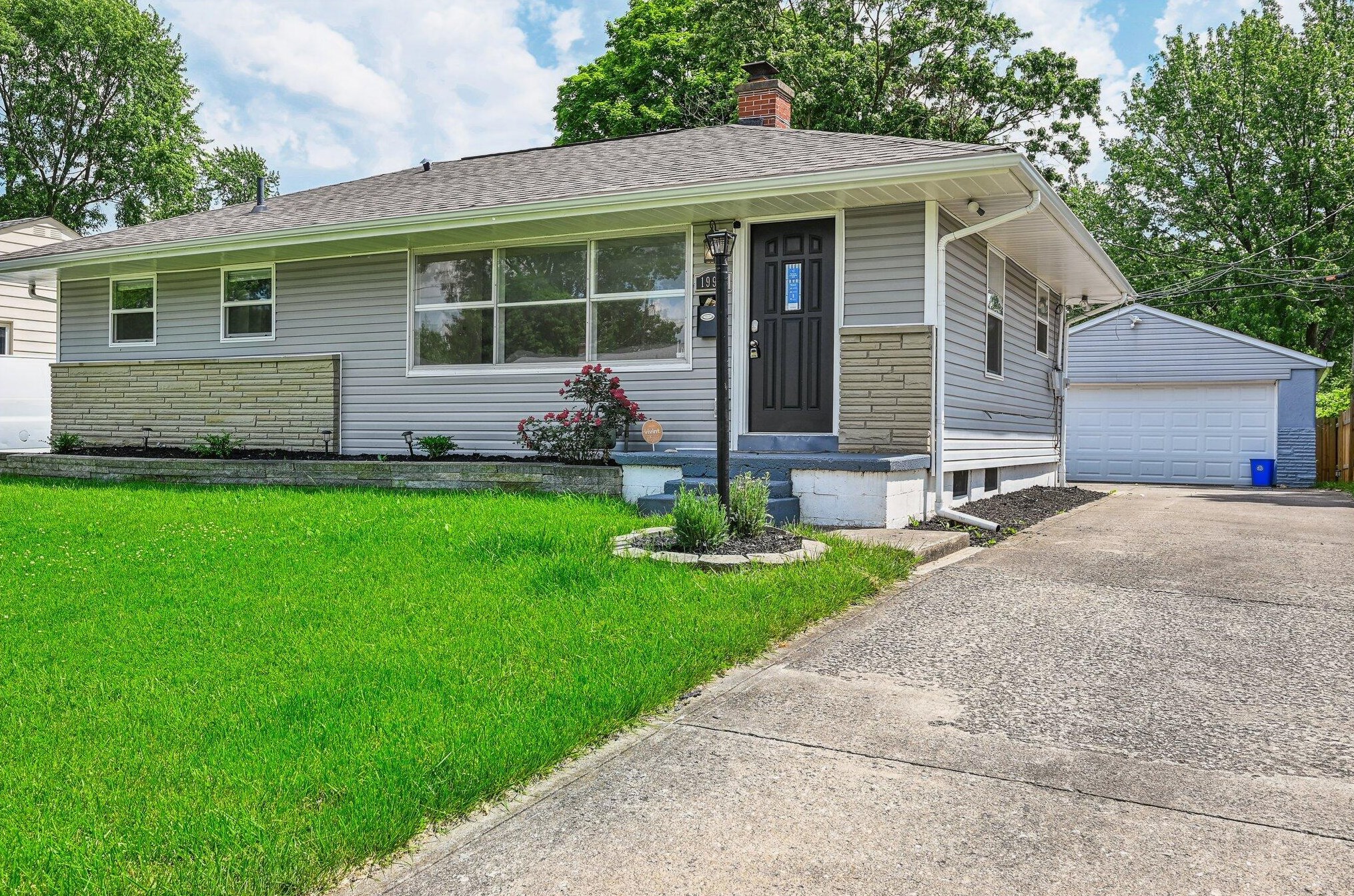 1993 Fenton St, Columbus, OH 43224-1365