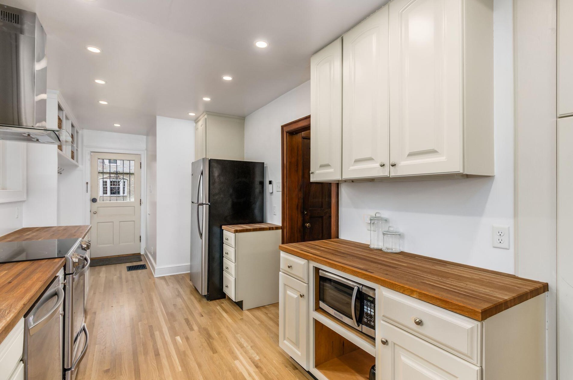 241 Nelson Rd, Columbus OH 43205-3301 exterior