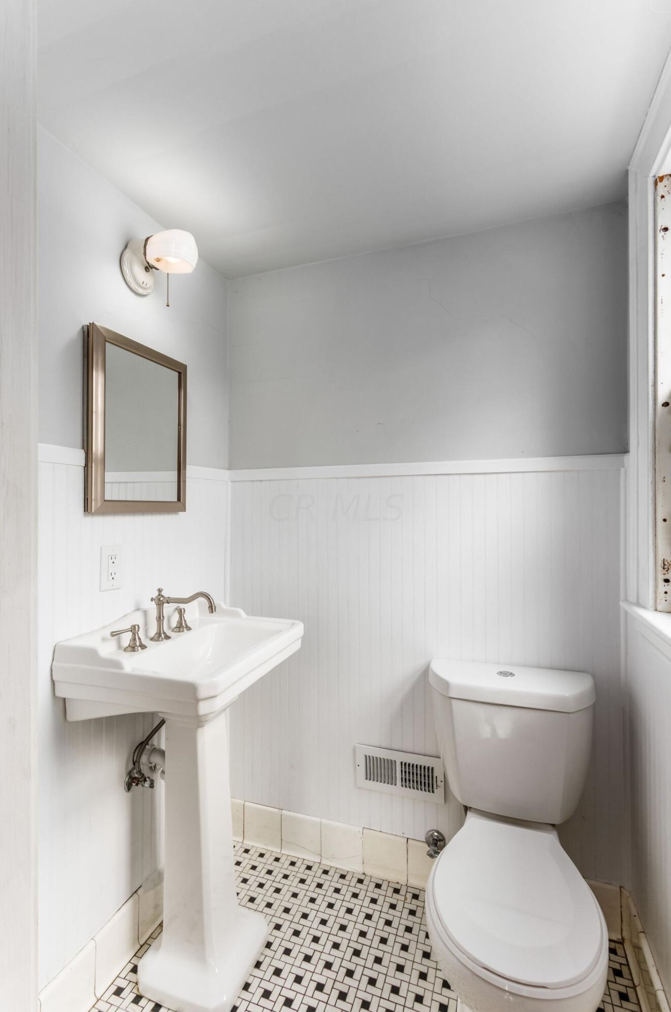 241 Nelson Rd, Columbus OH 43205-3301 exterior