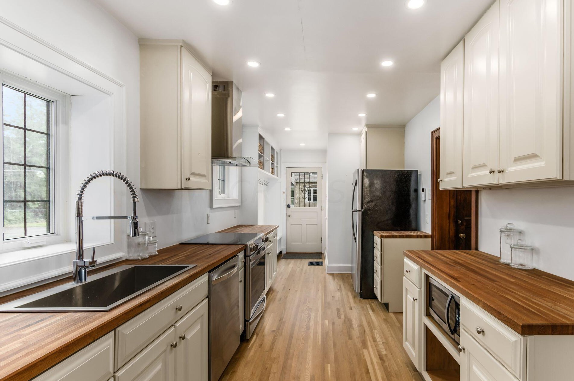 241 Nelson Rd, Columbus OH 43205-3301 exterior