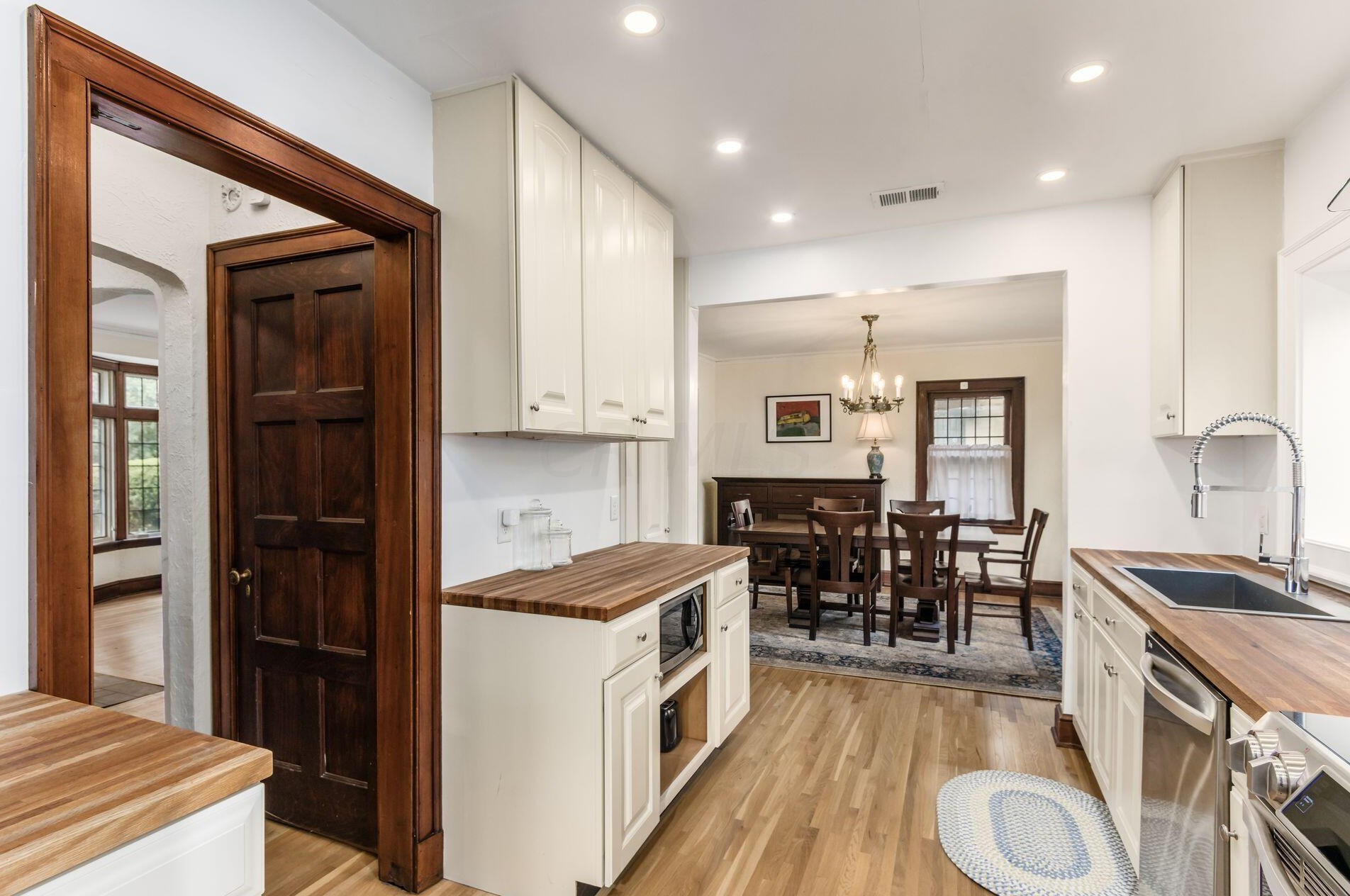 241 Nelson Rd, Columbus OH 43205-3301 exterior