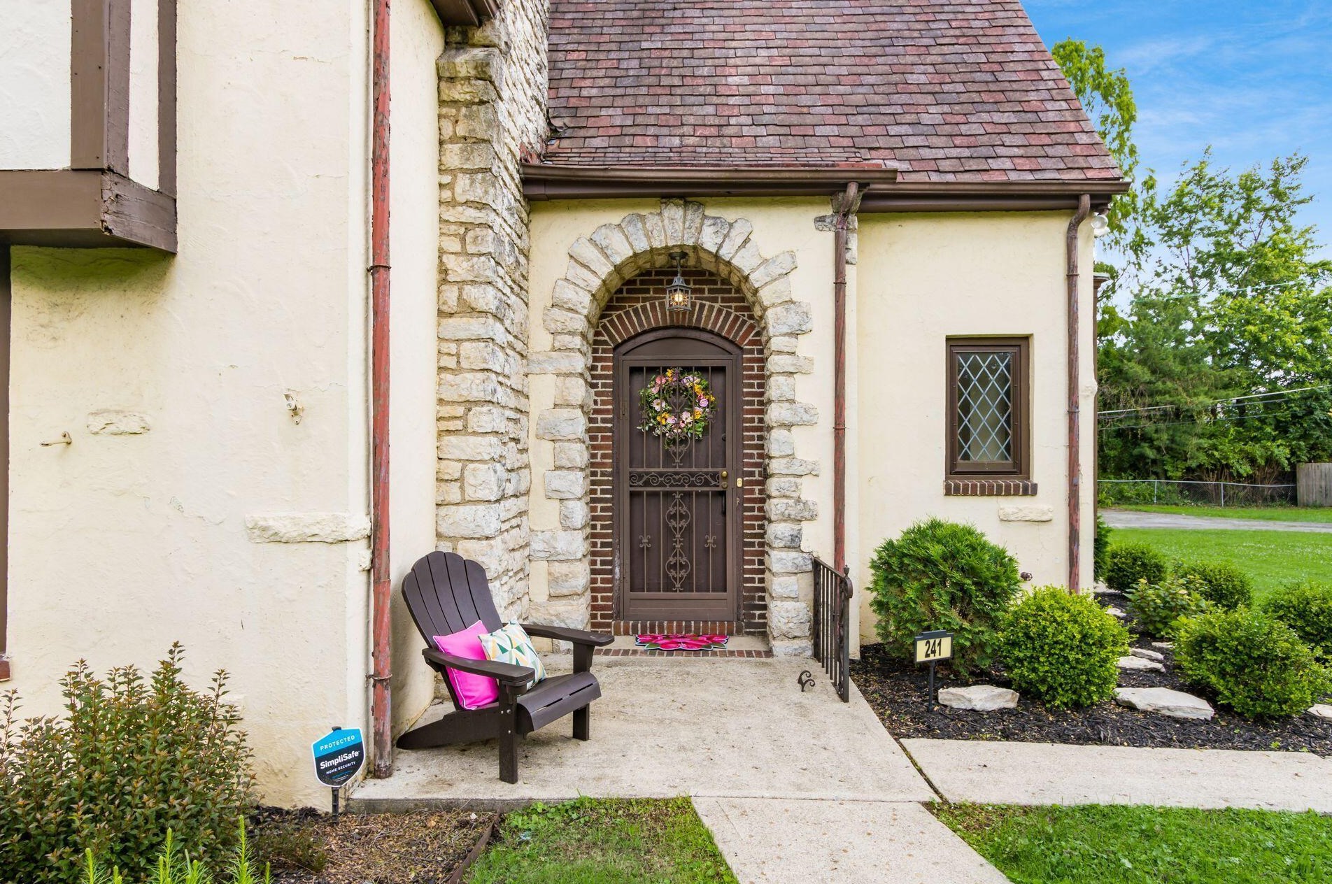 241 Nelson Rd, Columbus OH 43205-3301 exterior