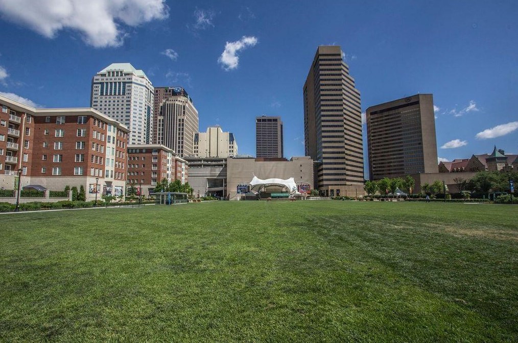 196 Grant Ave, Columbus OH  43215-8359 exterior