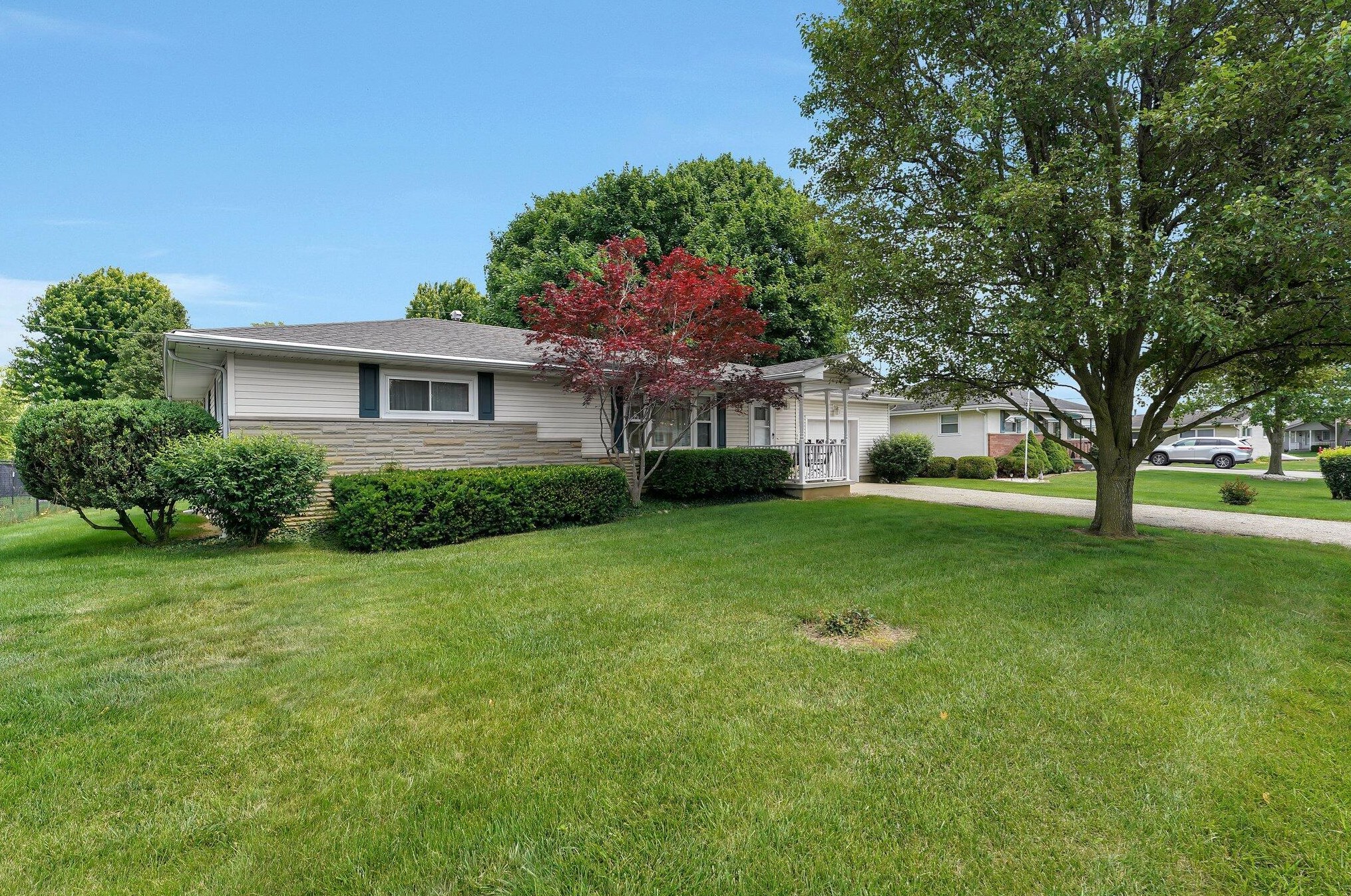 330 Gary St, Ashville, OH 43103-1506