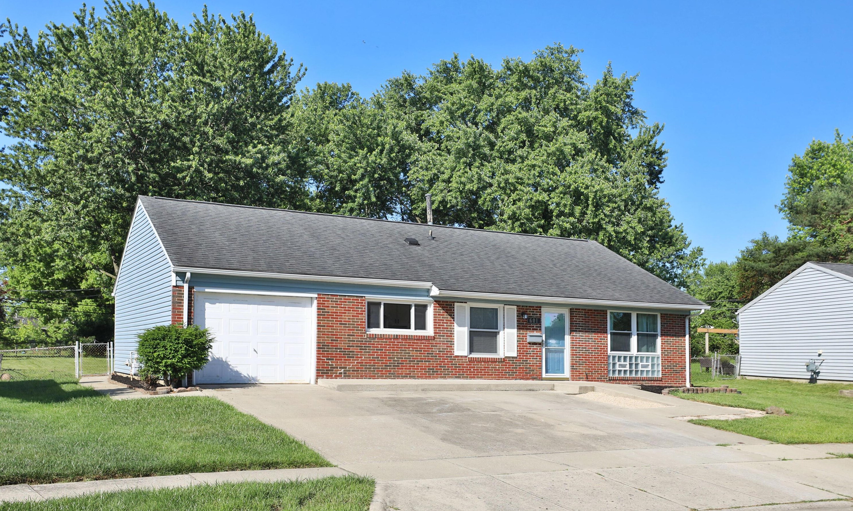 601 Daventry Ln, Columbus, OH 43230