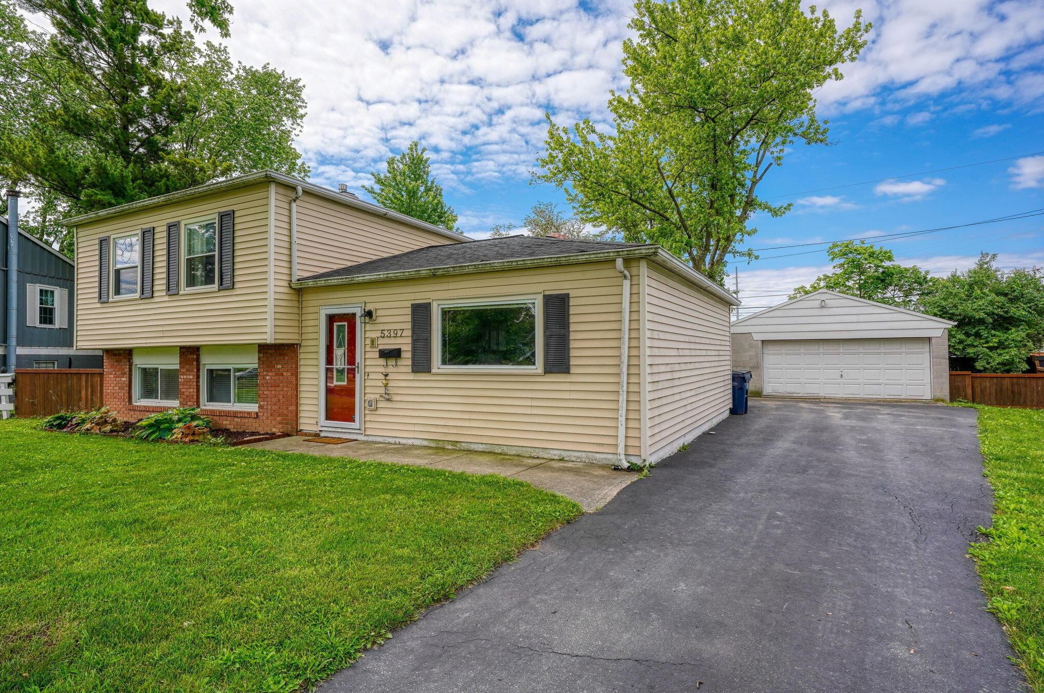 5397 Grandon Dr, Hilliard, OH 43026-1716