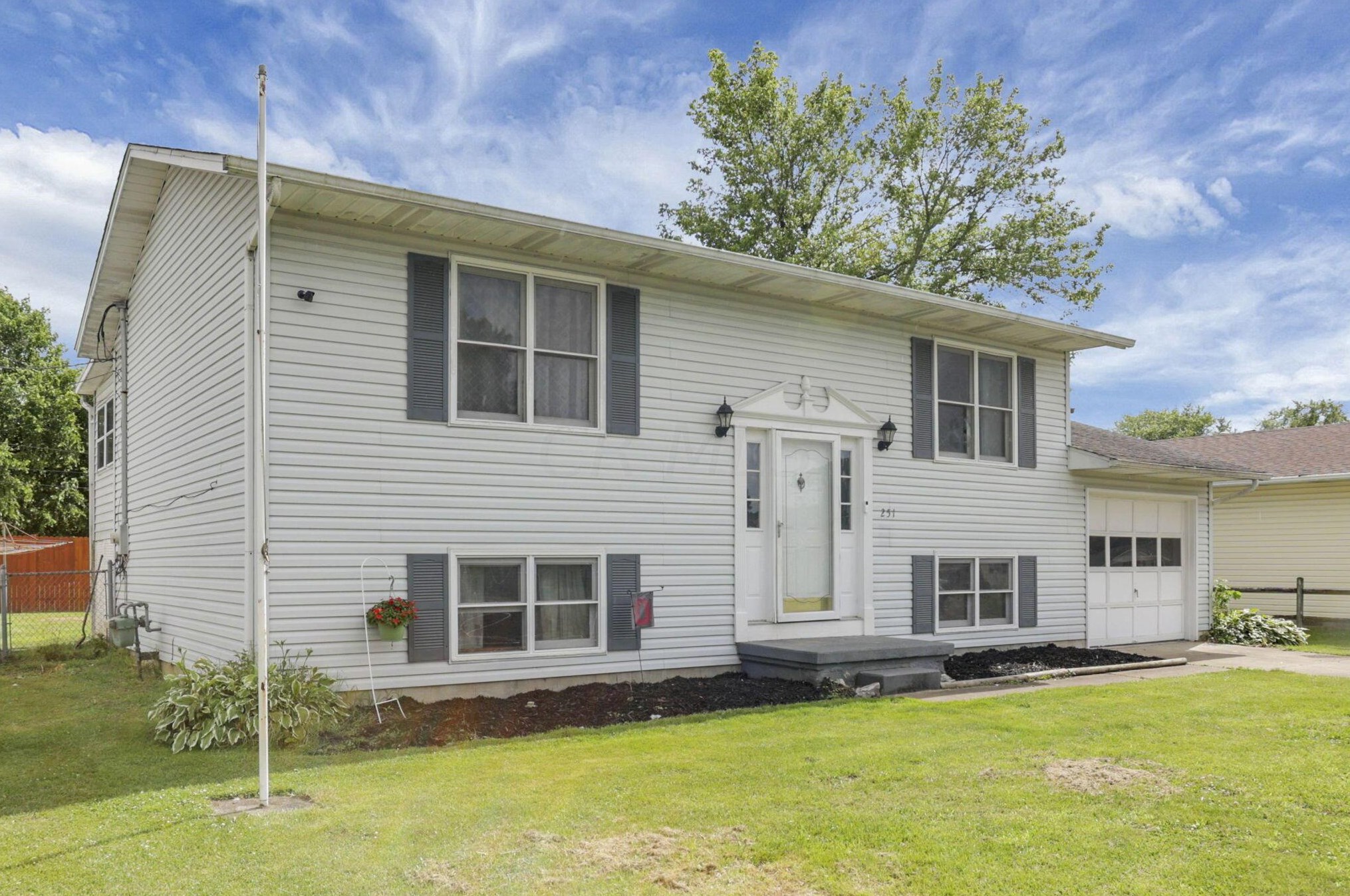 251 Barton St, Logan, OH 43138-1889