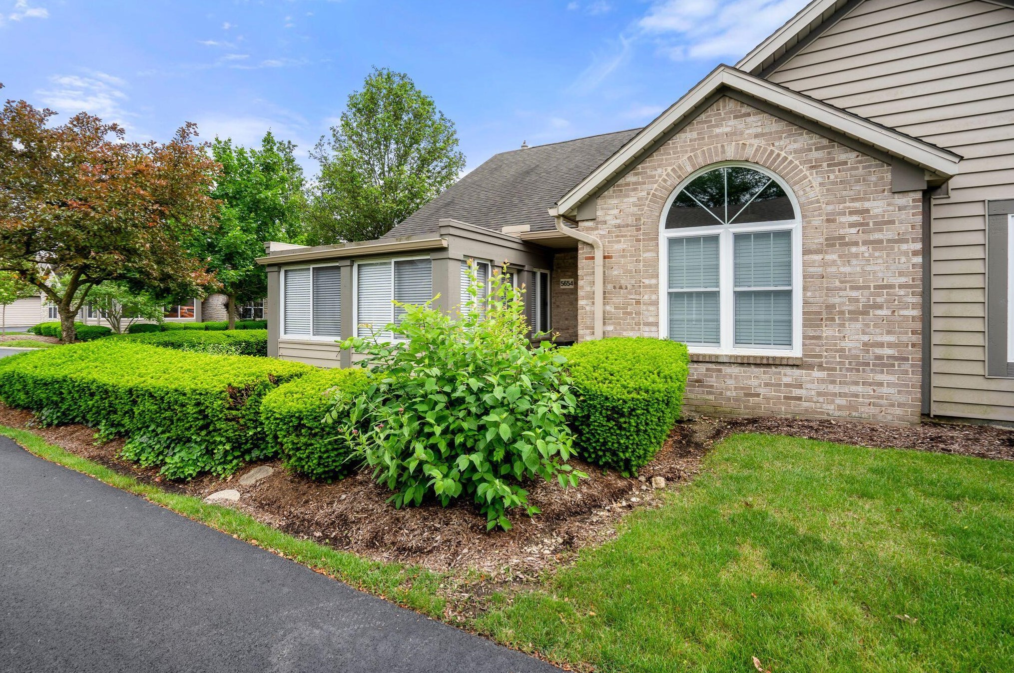5654 Villa Gates Dr, Hilliard, OH 43026-3874
