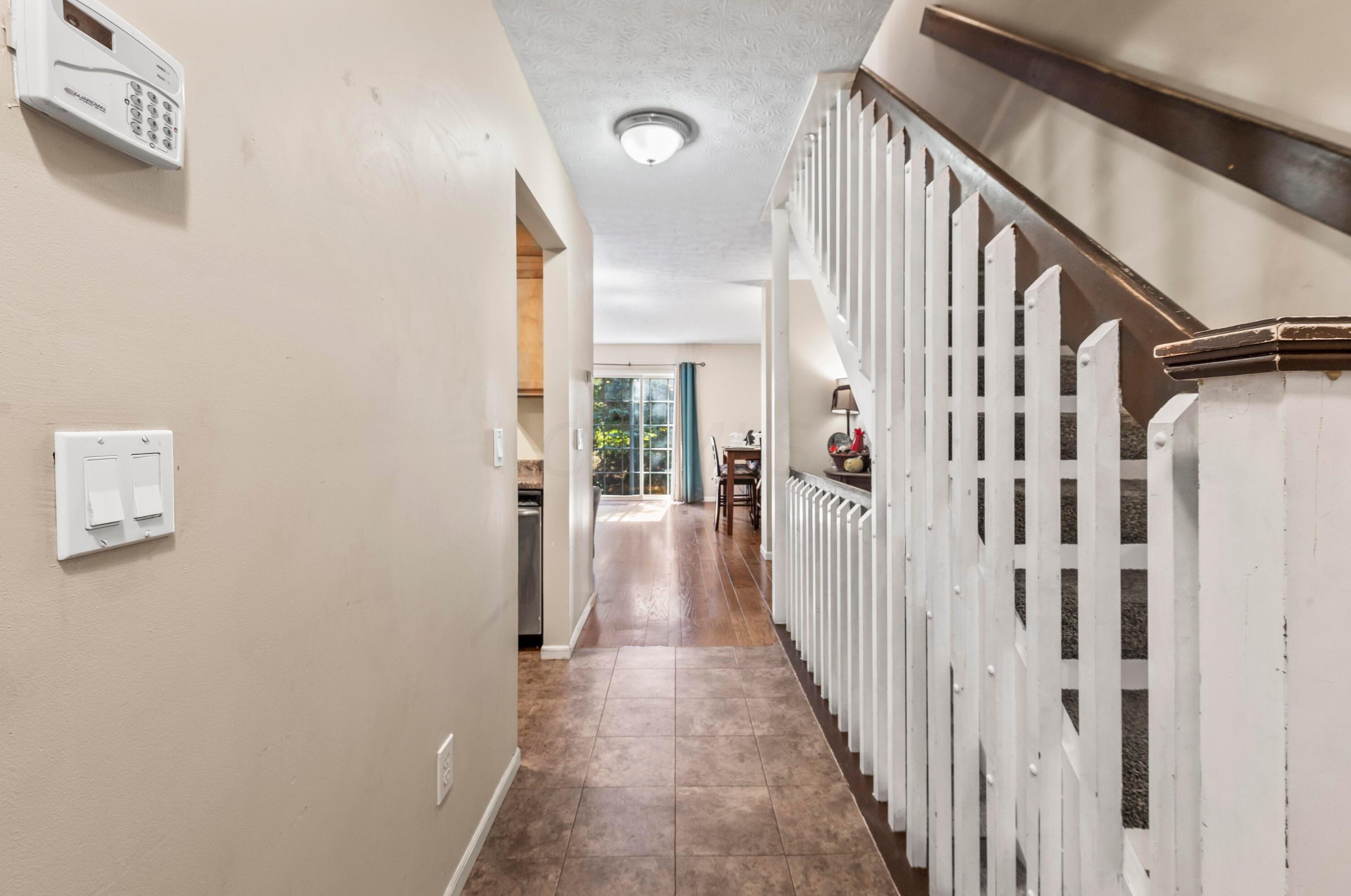5693 Blendonridge Dr, Columbus, OH 43230-7833