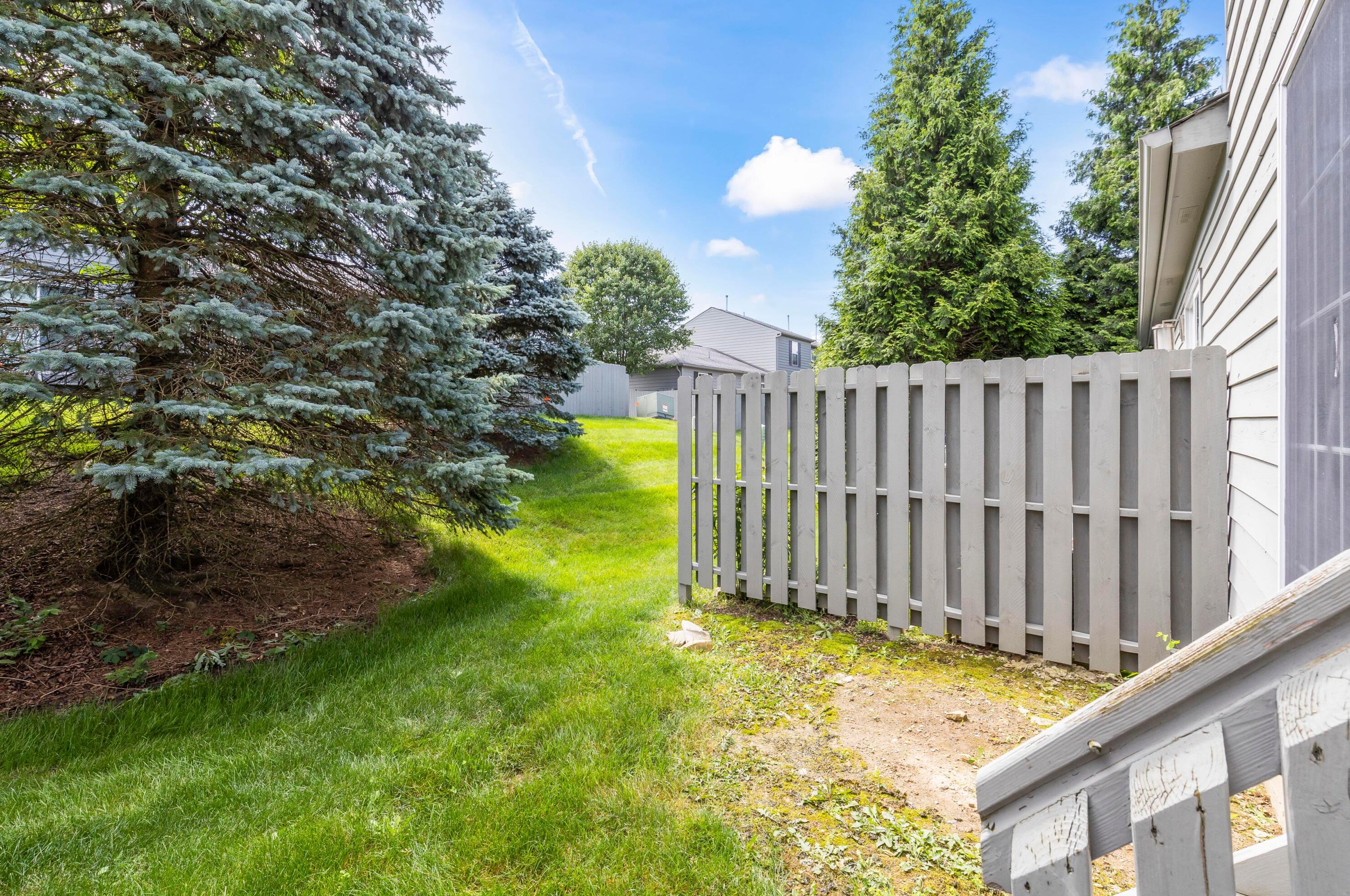 5693 Blendonridge Dr, Columbus OH  43230-7833 exterior