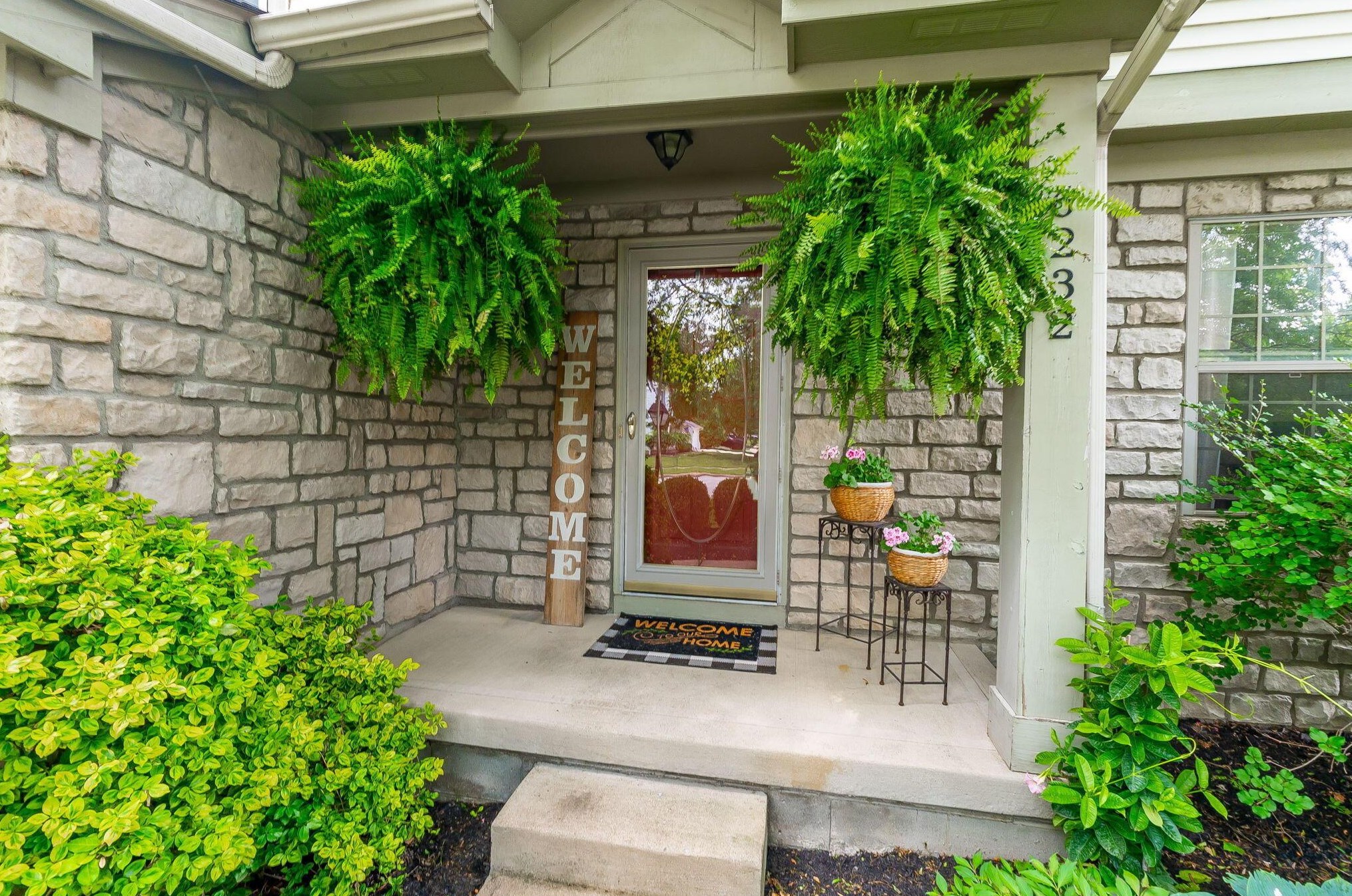 6232 Pinefield Dr, Hilliard OH  43026-7704 exterior