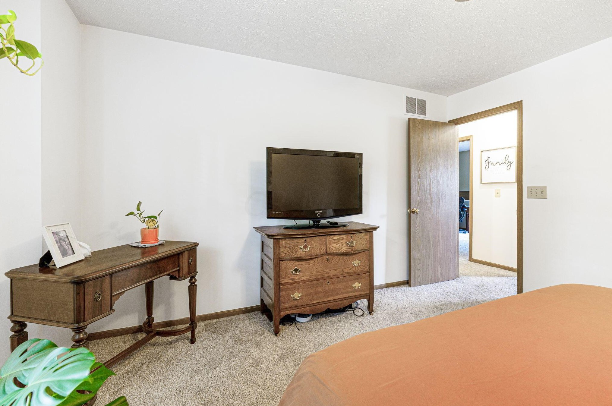 6232 Pinefield Dr, Hilliard OH  43026-7705 exterior