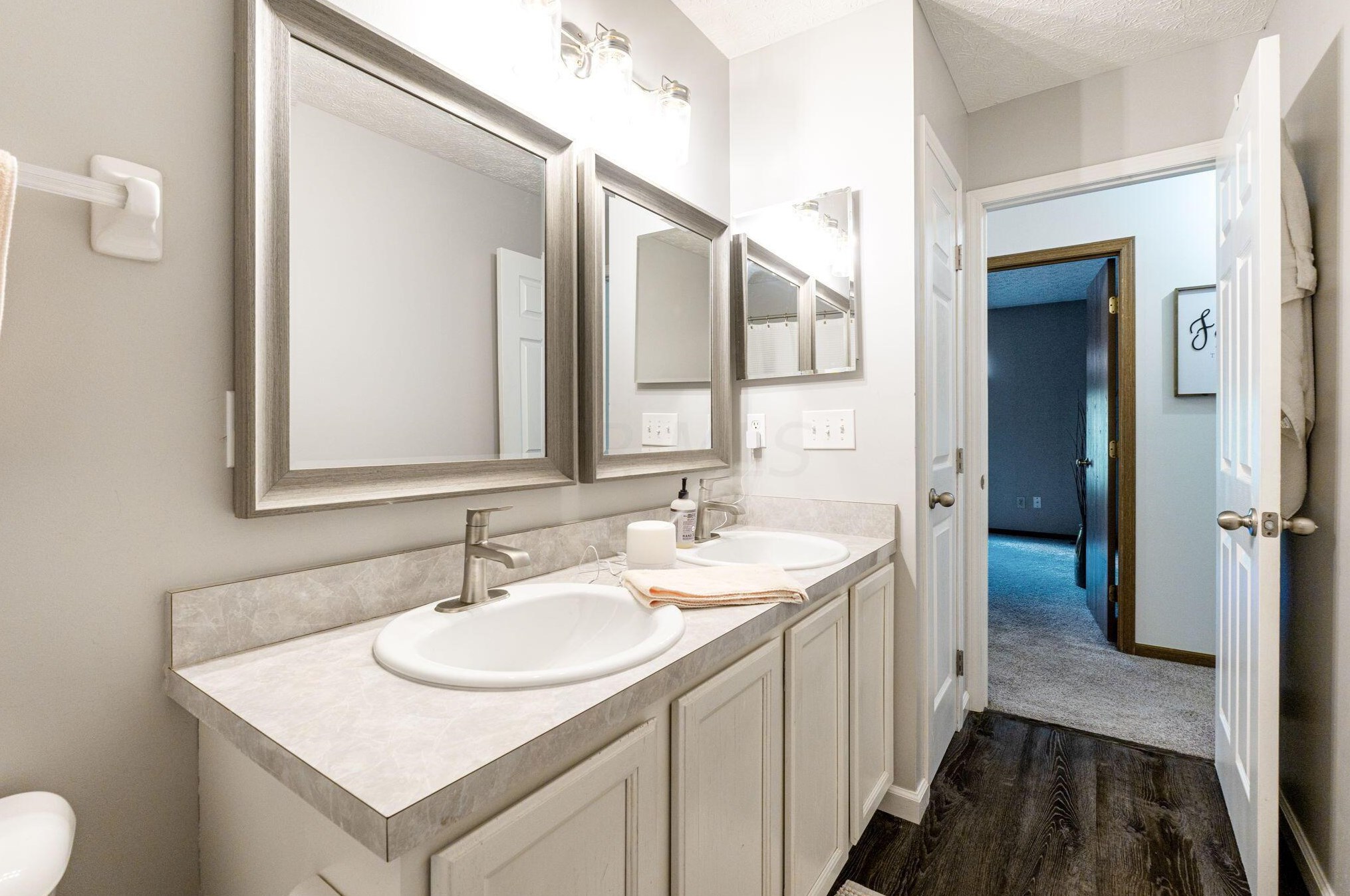 6232 Pinefield Dr, Hilliard OH  43026-7705 exterior