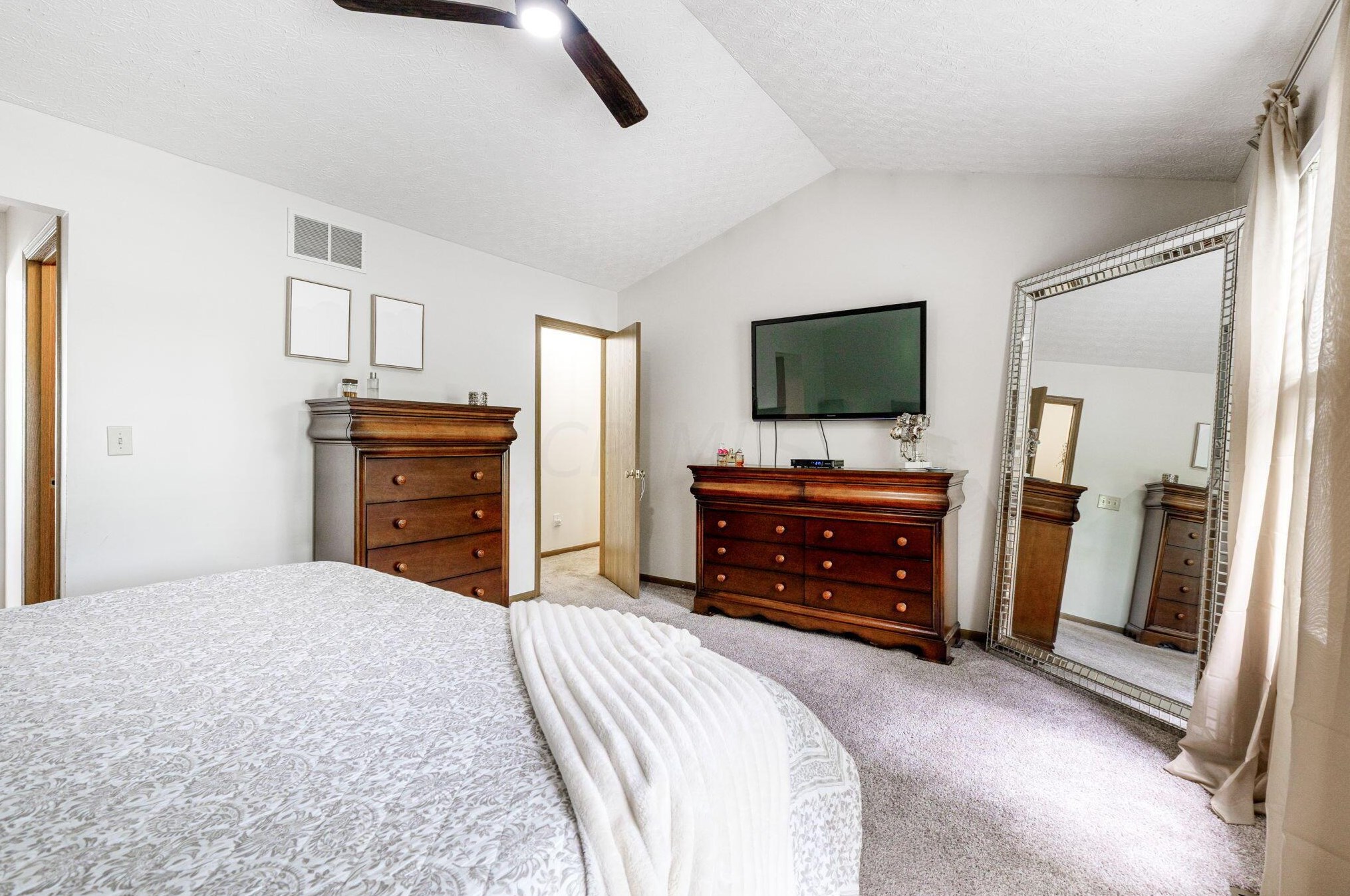 6232 Pinefield Dr, Hilliard OH  43026-7705 exterior