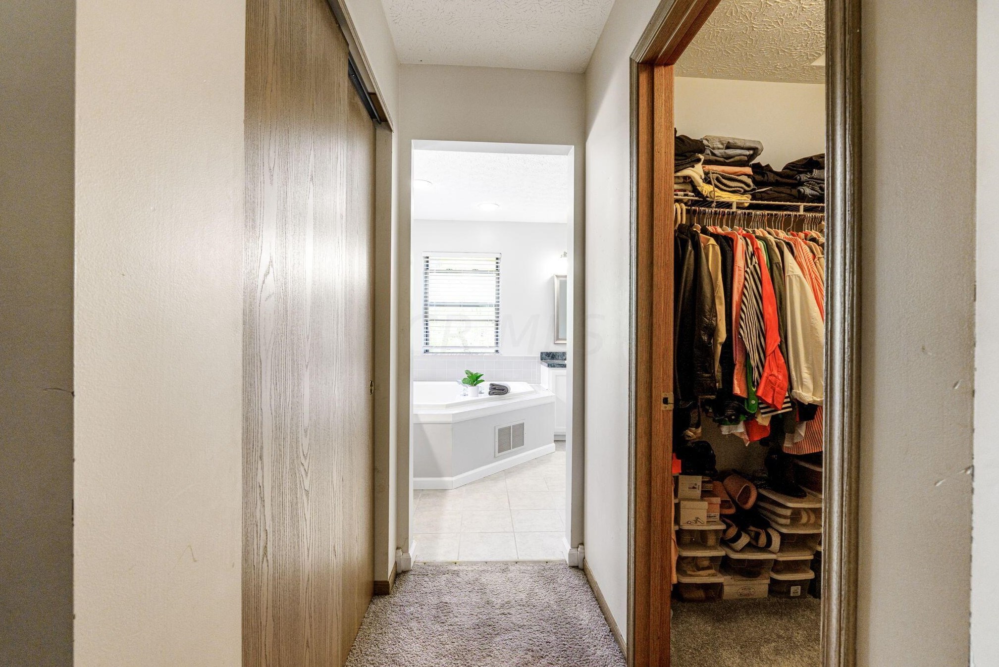 6232 Pinefield Dr, Hilliard OH  43026-7705 exterior