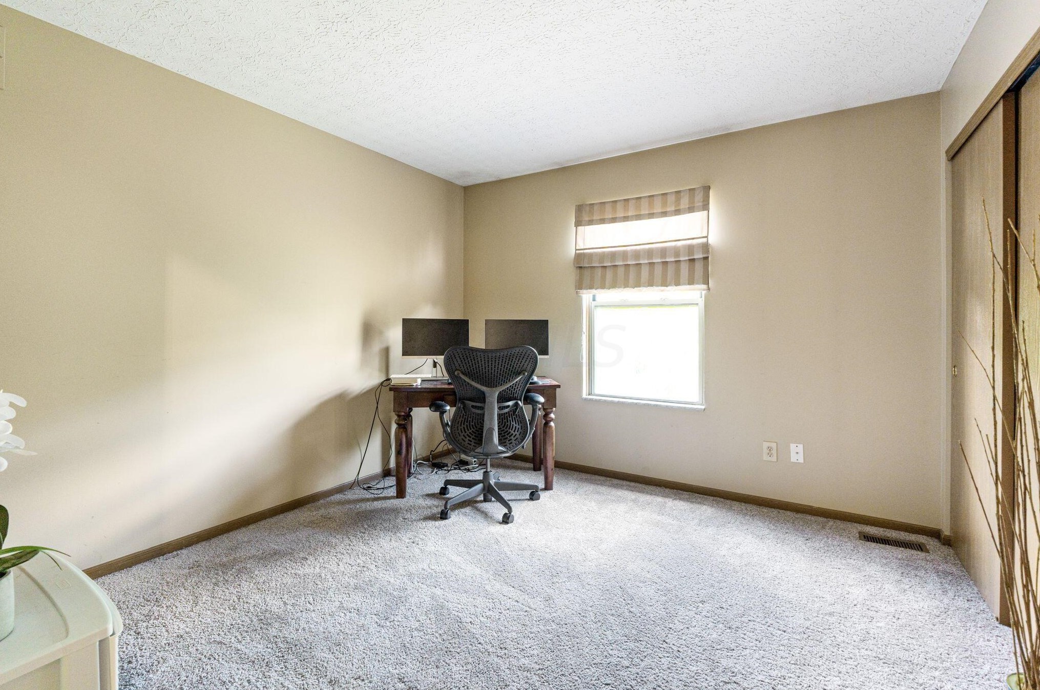 6232 Pinefield Dr, Hilliard OH  43026-7705 exterior