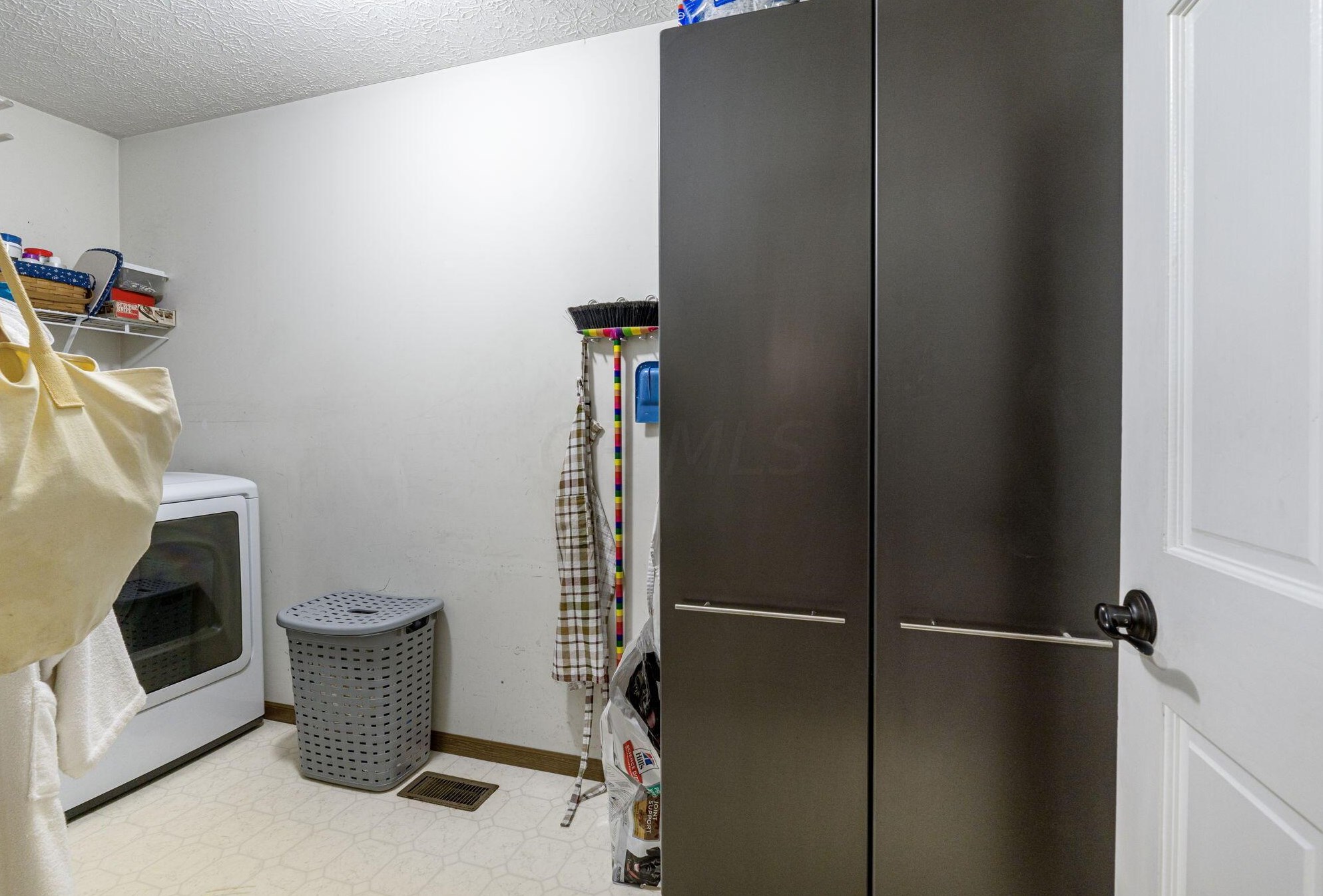 6232 Pinefield Dr, Hilliard OH  43026-7705 exterior