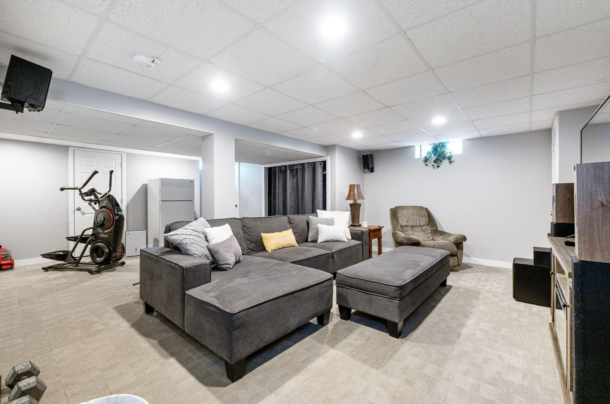 6232 Pinefield Dr, Hilliard OH  43026-7705 exterior